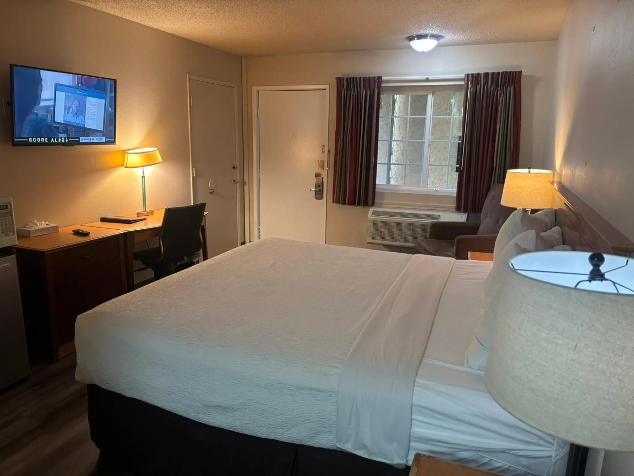 Bed in Skyway Inn - Seatac