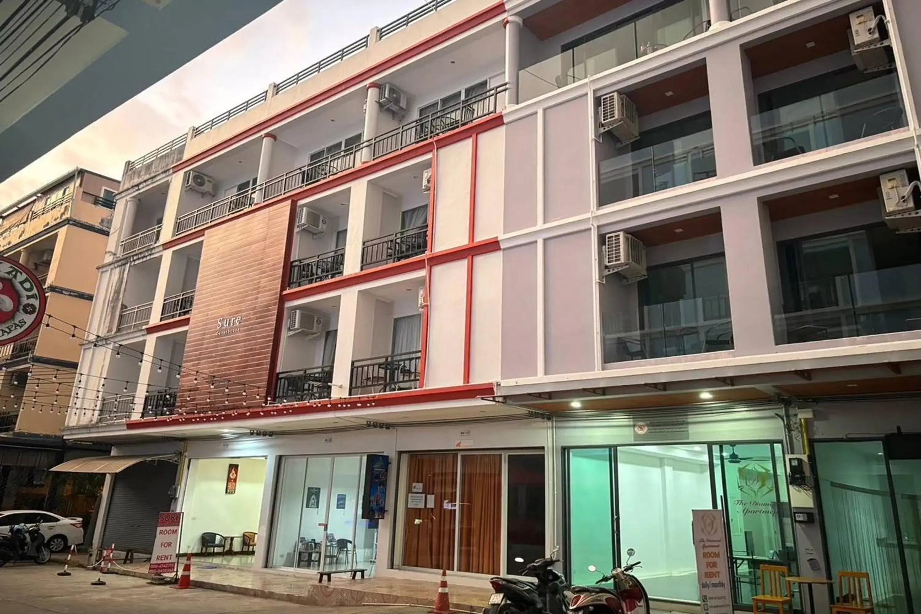 Property building in Praew Mansion Property building in Praew Mansion