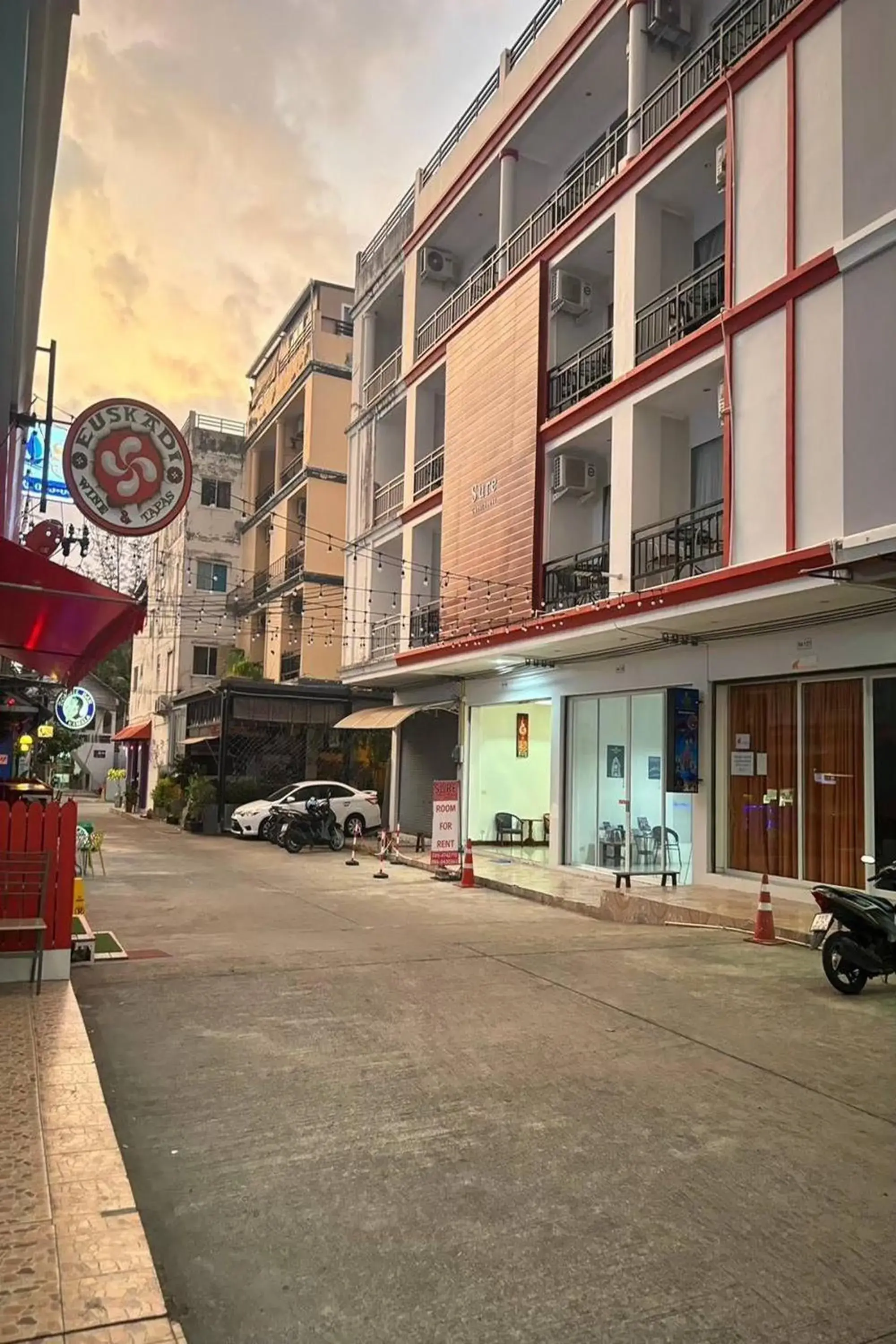 Property building in Praew Mansion Property building in Praew Mansion