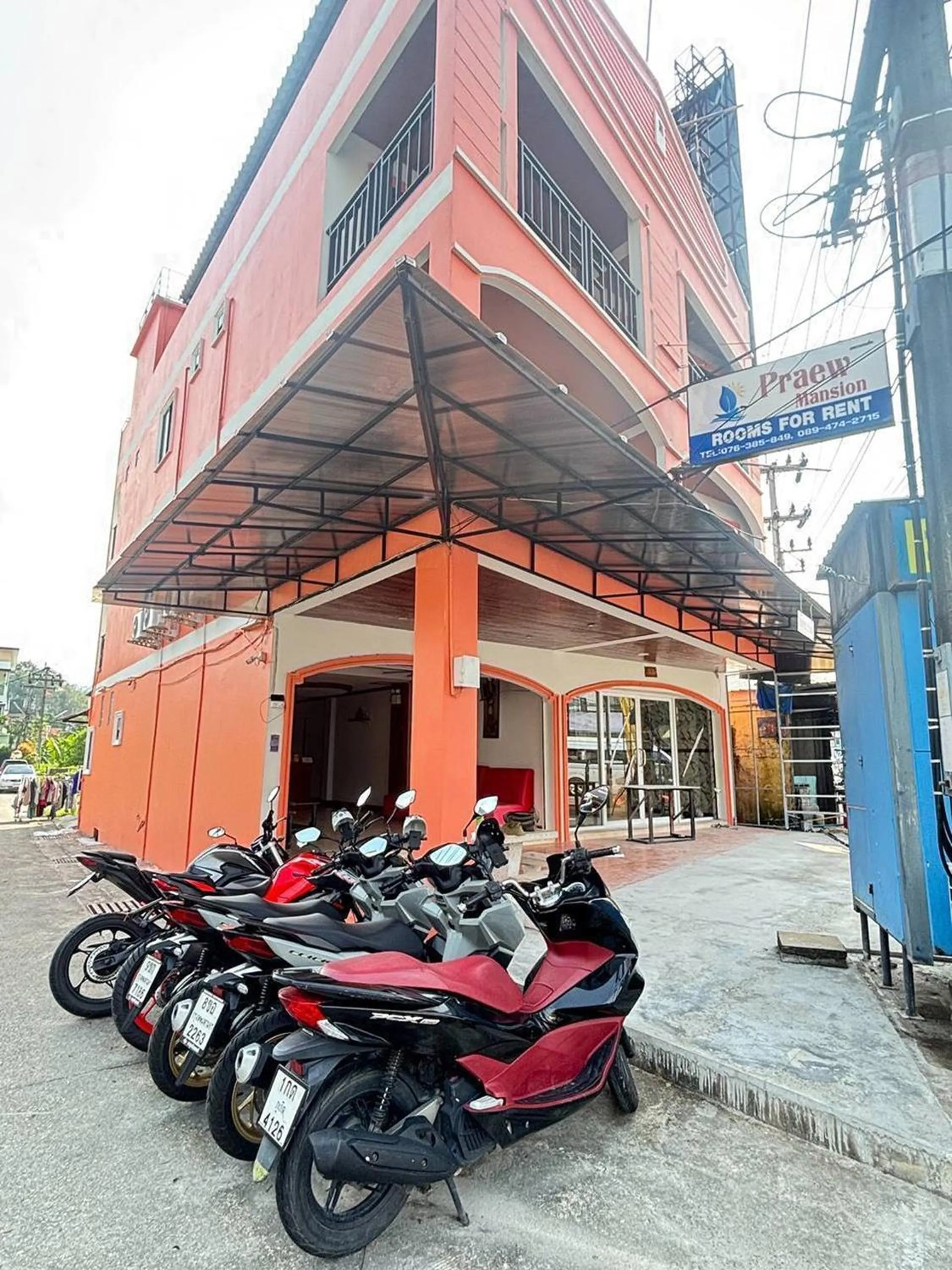 Property building in Praew Mansion