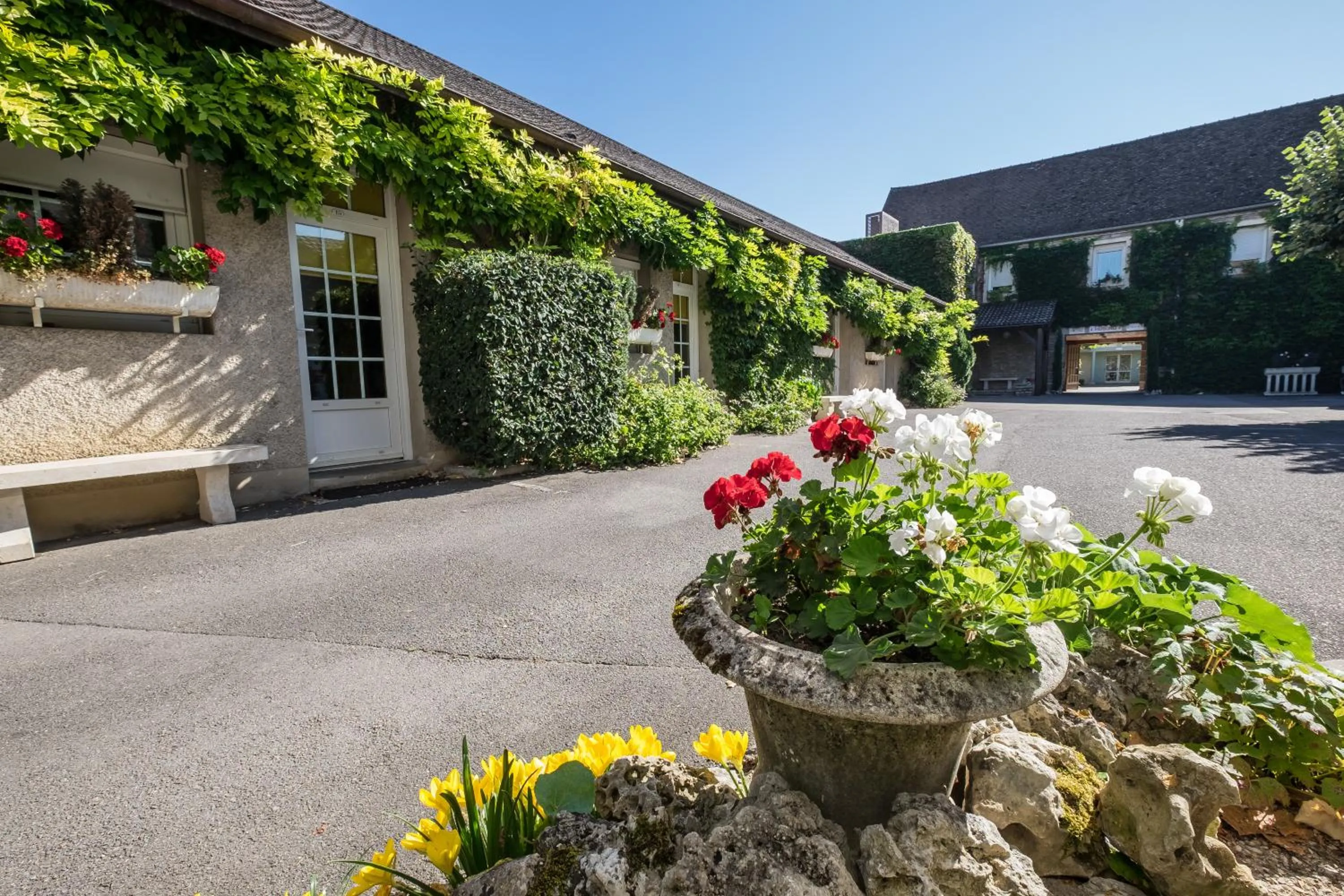 Inner courtyard view in Hostellerie De Bretonnière - Groupe Logis Hotels