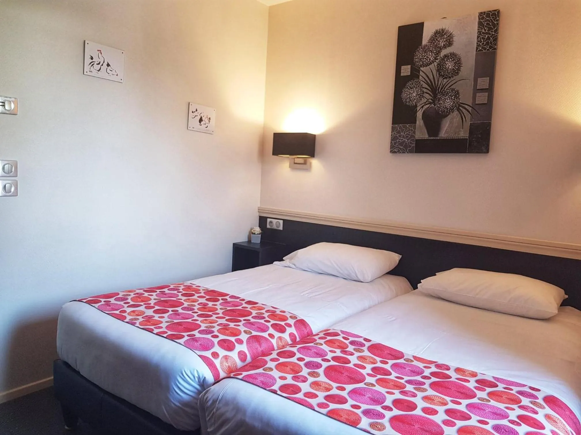 Bed in Hostellerie De Bretonnière - Groupe Logis Hotels