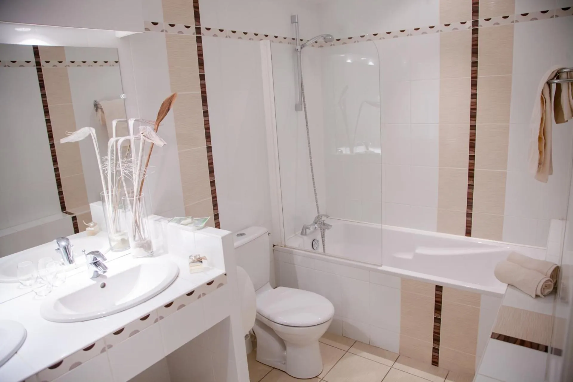 Bathroom in Hostellerie De Bretonnière - Groupe Logis Hotels