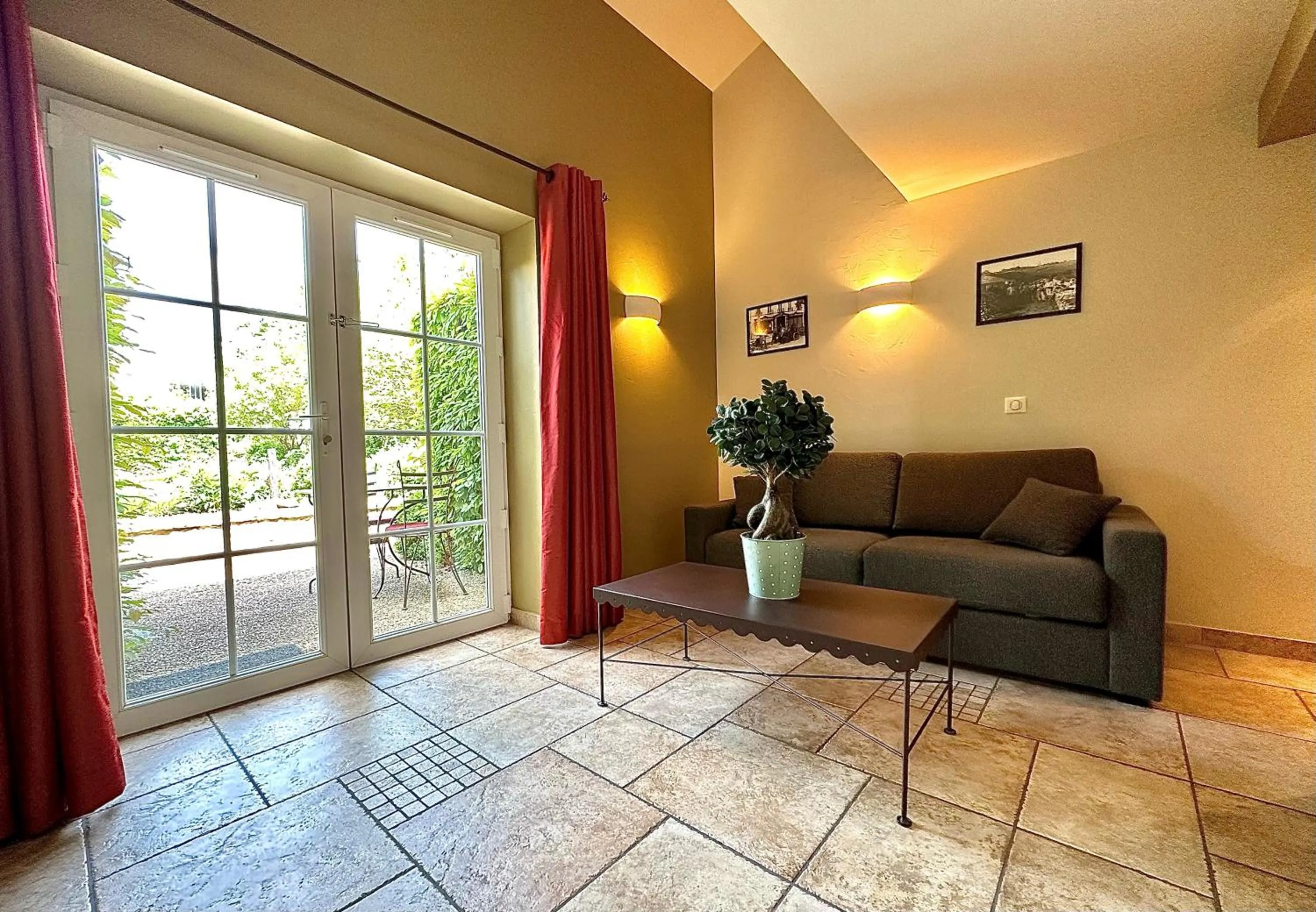 Living room in Hostellerie De Bretonnière - Groupe Logis Hotels