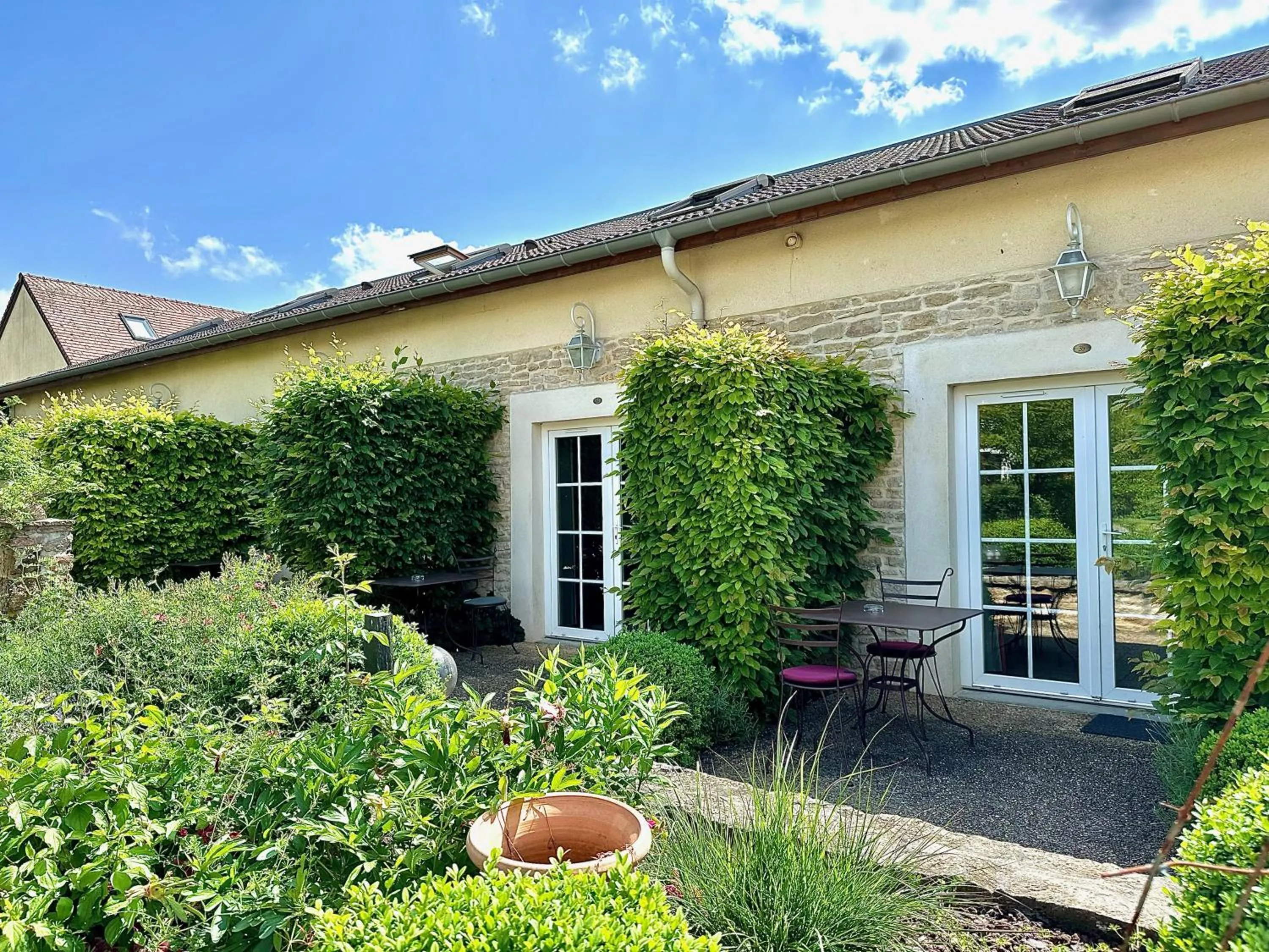 Garden in Hostellerie De Bretonnière - Groupe Logis Hotels