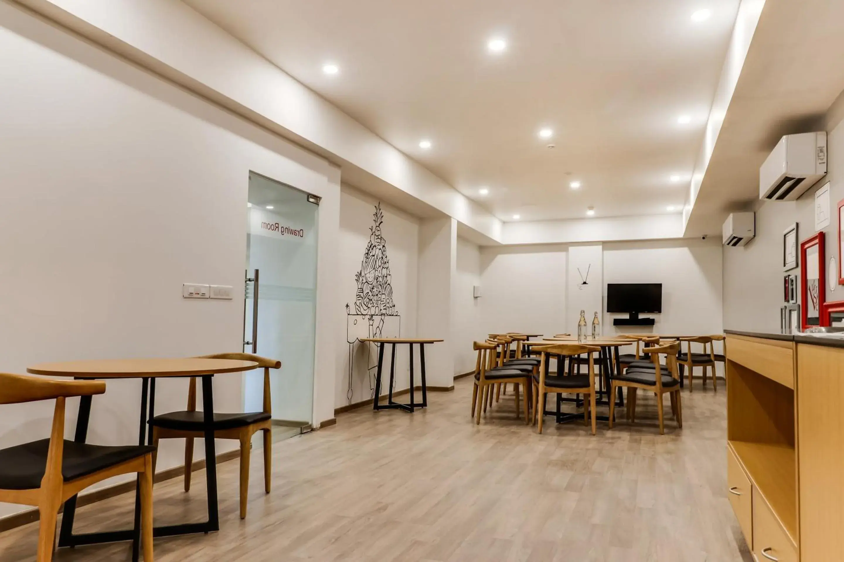 Restaurant/places to eat in Super Townhouse Gandhi Hall Restaurant/places to eat in Super Townhouse Gandhi Hall