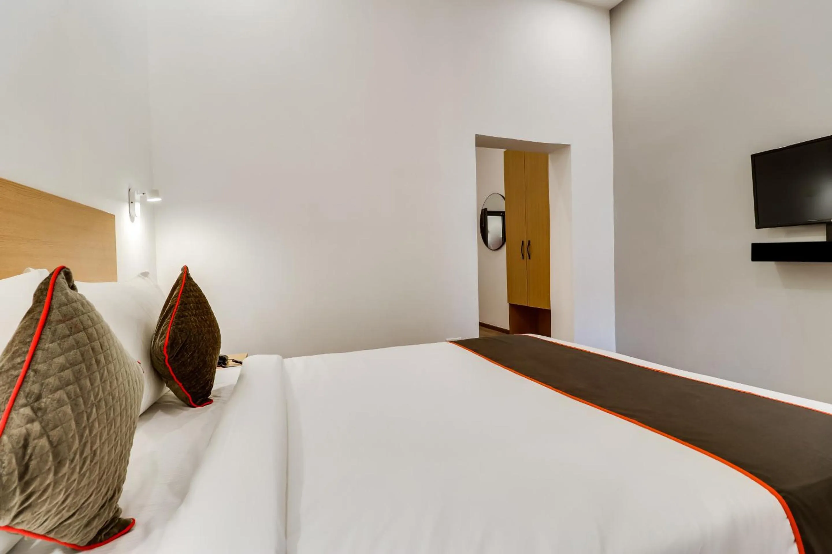 Bedroom, Bed in Super Townhouse Gandhi Hall