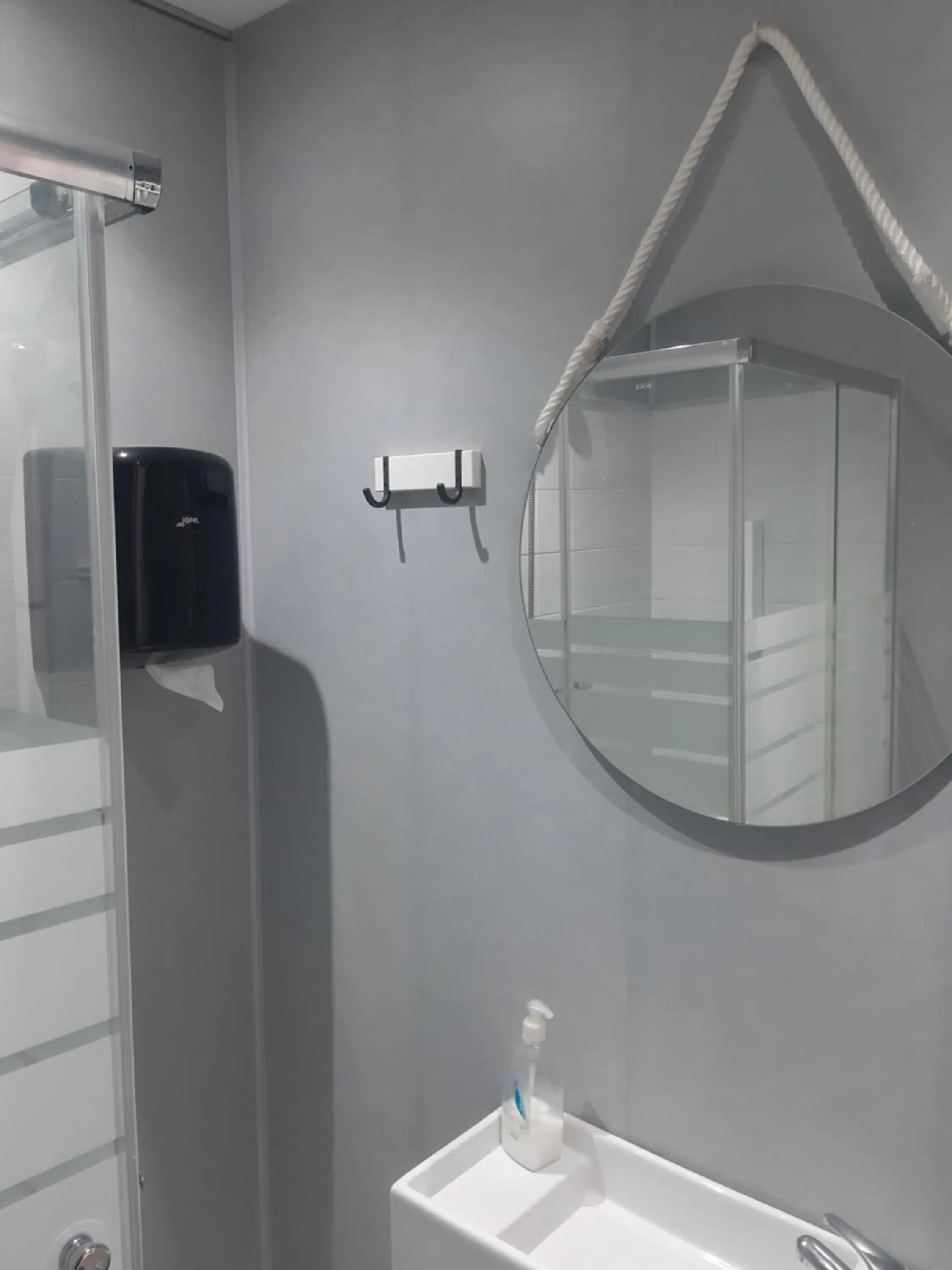 Bathroom in Granada Old Town Hostel