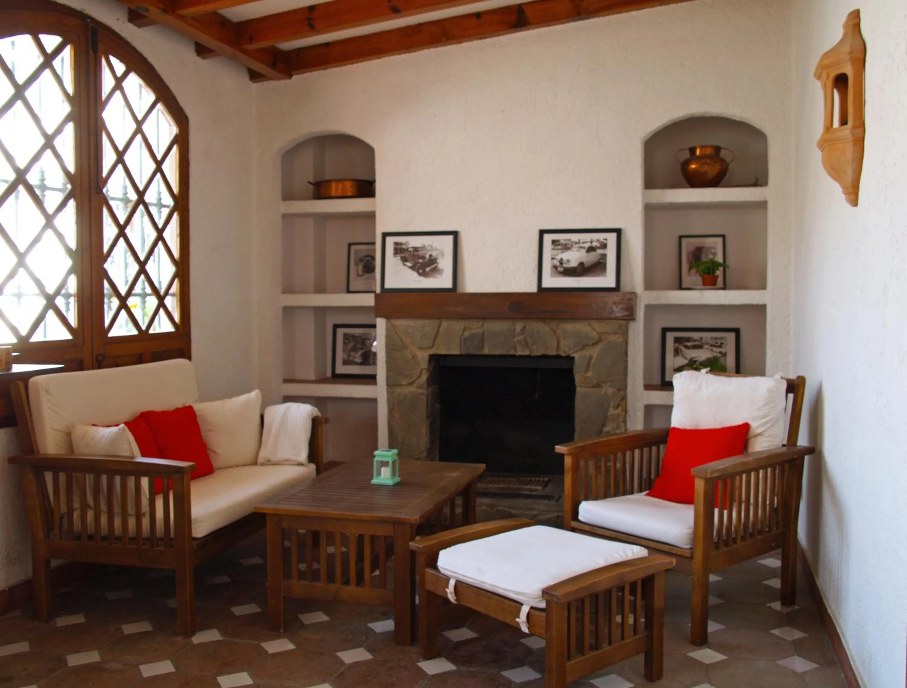 Communal lounge/ TV room in Granada Old Town Hostel