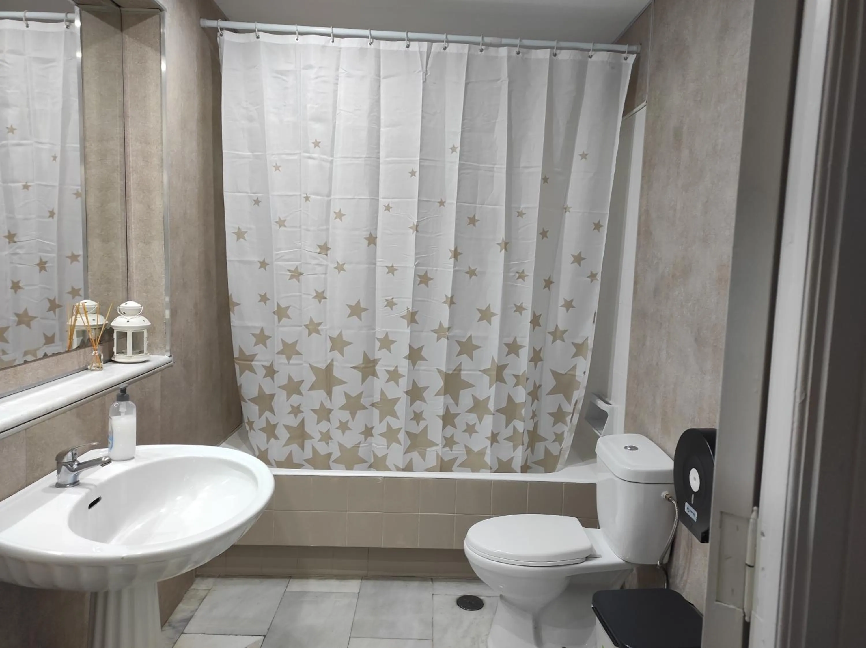 Bathroom in Granada Old Town Hostel