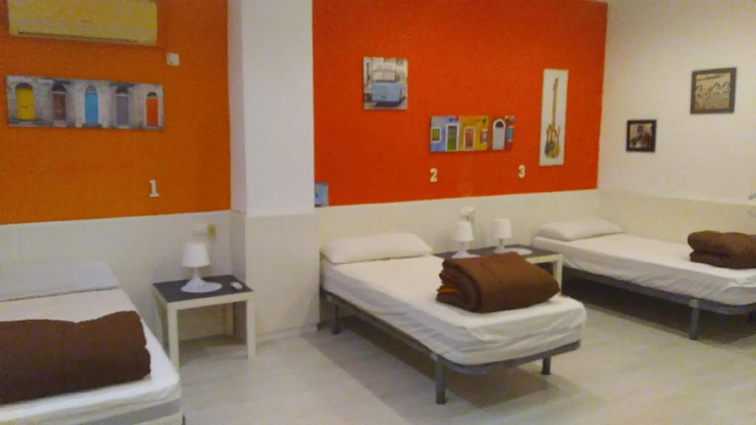 Single Bed in 6-Bed Dormitory Room in Granada Old Town Hostel Single Bed in 6-Bed Dormitory Room in Granada Old Town Hostel