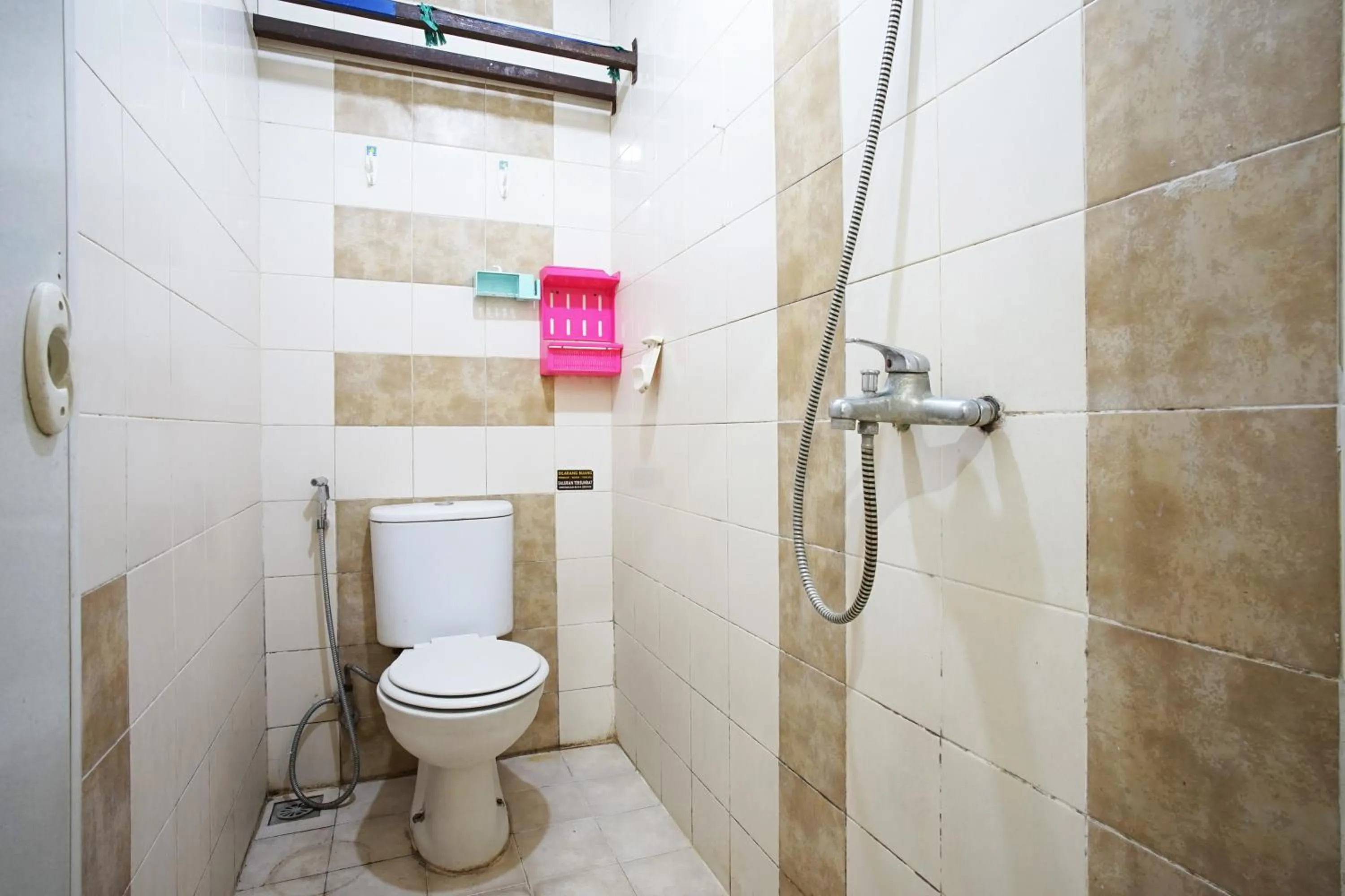 Bathroom in Kamarku Apartment at The Edge