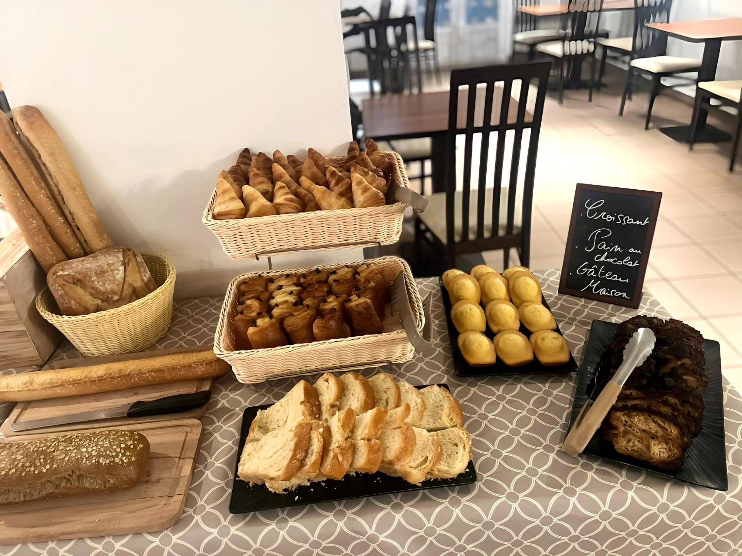 BRIT HOTEL Le Lion d'Or CHINON