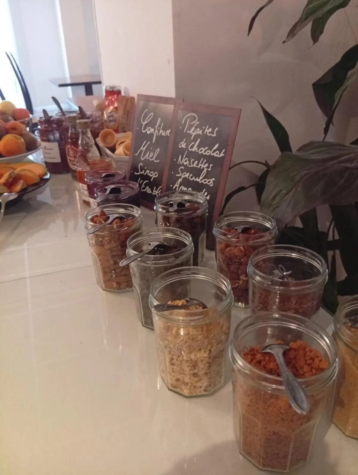 Breakfast in BRIT HOTEL Le Lion d'Or CHINON