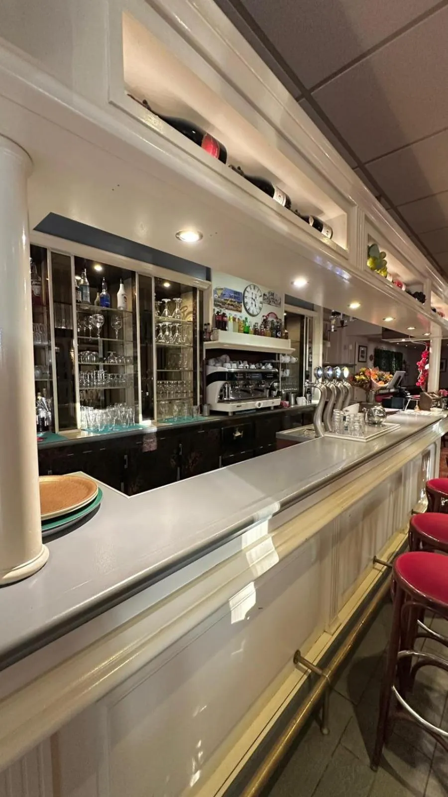 Lounge or bar in BRIT HOTEL Le Lion d'Or CHINON