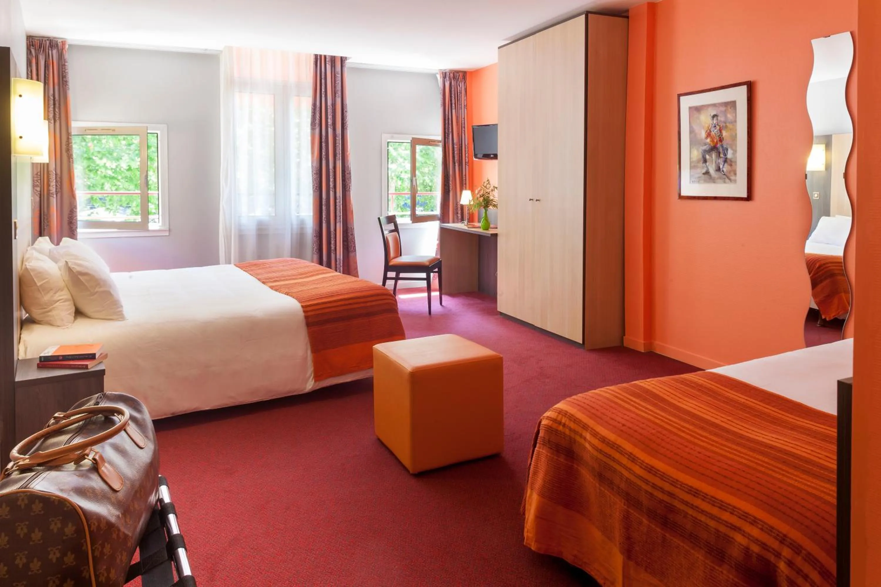 Bed in BRIT HOTEL Le Lion d'Or CHINON