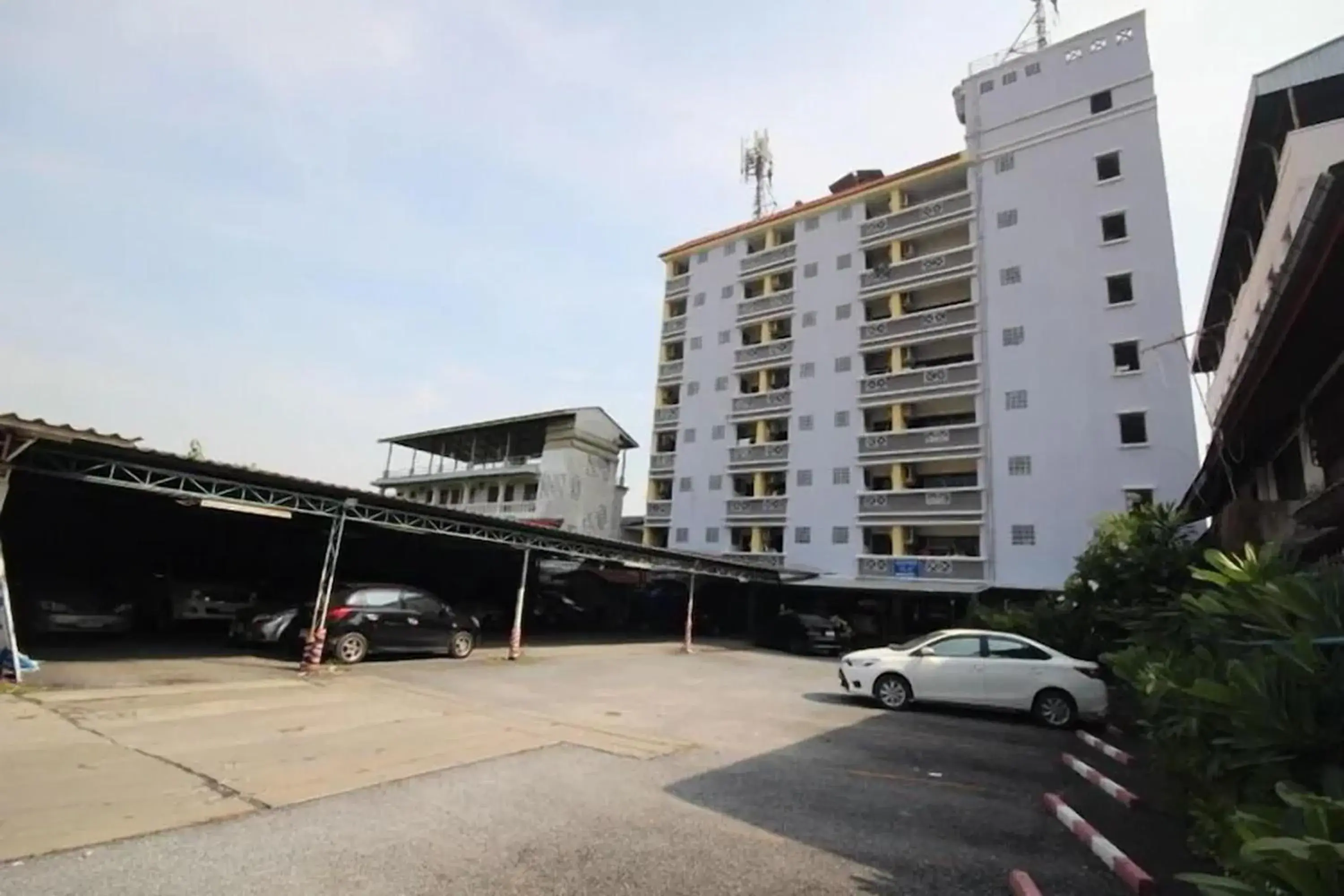 Property building in Sakun Place Property building in Sakun Place