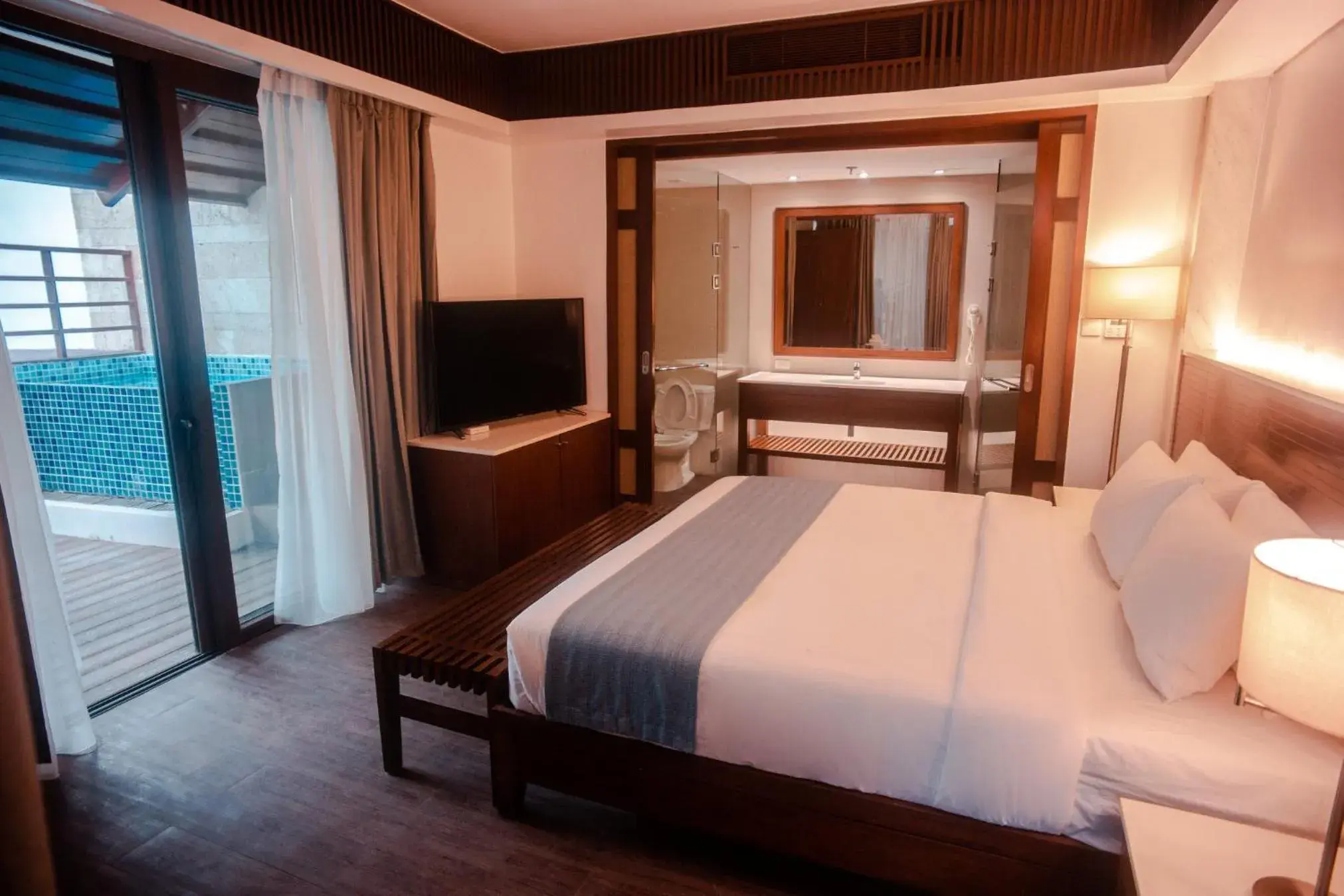 Photo of the whole room, Bed in Mandarin White Sand Boracay Photo of the whole room, Bed in Mandarin White Sand Boracay