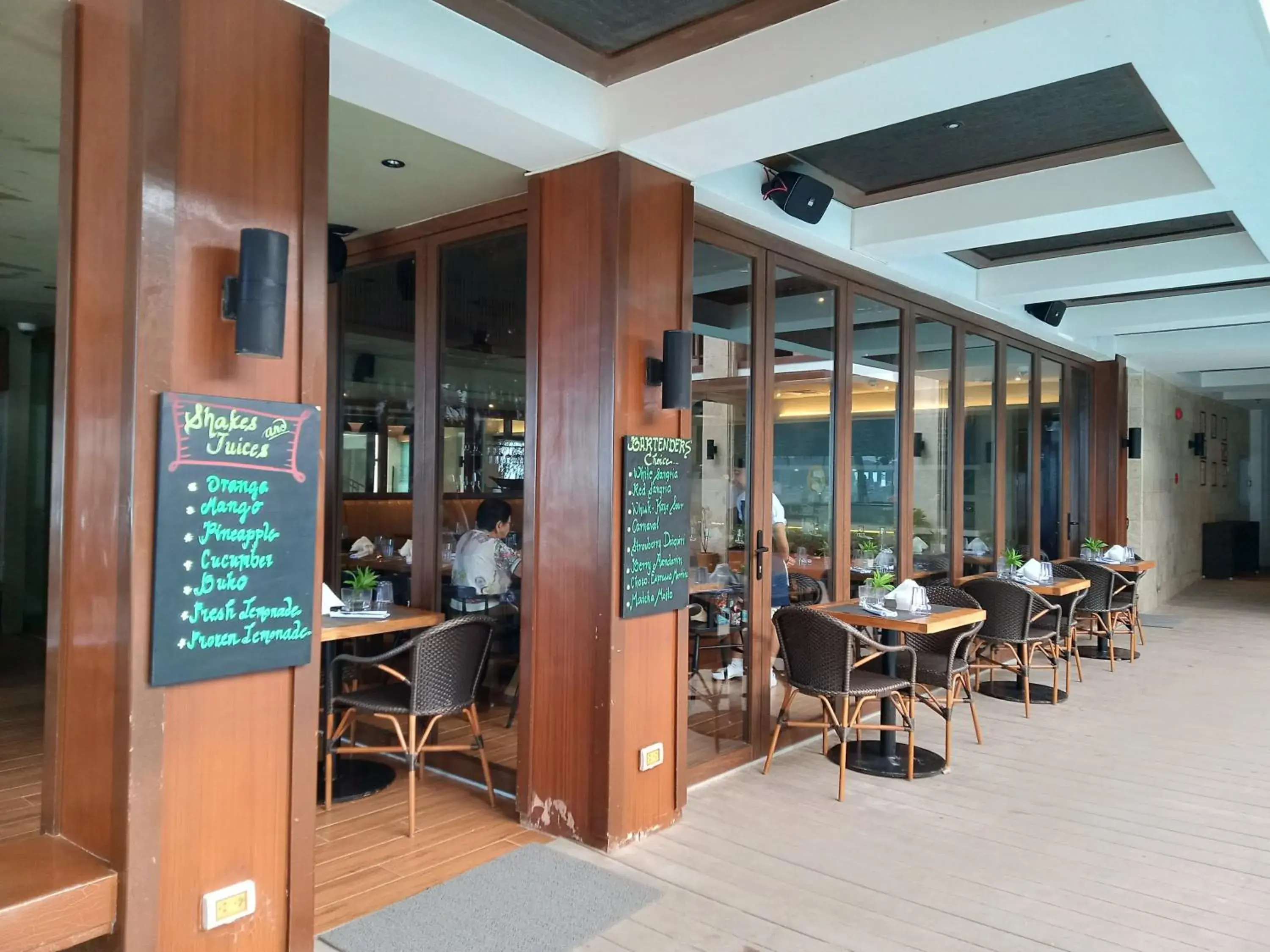 Restaurant/places to eat in Mandarin White Sand Boracay Restaurant/places to eat in Mandarin White Sand Boracay