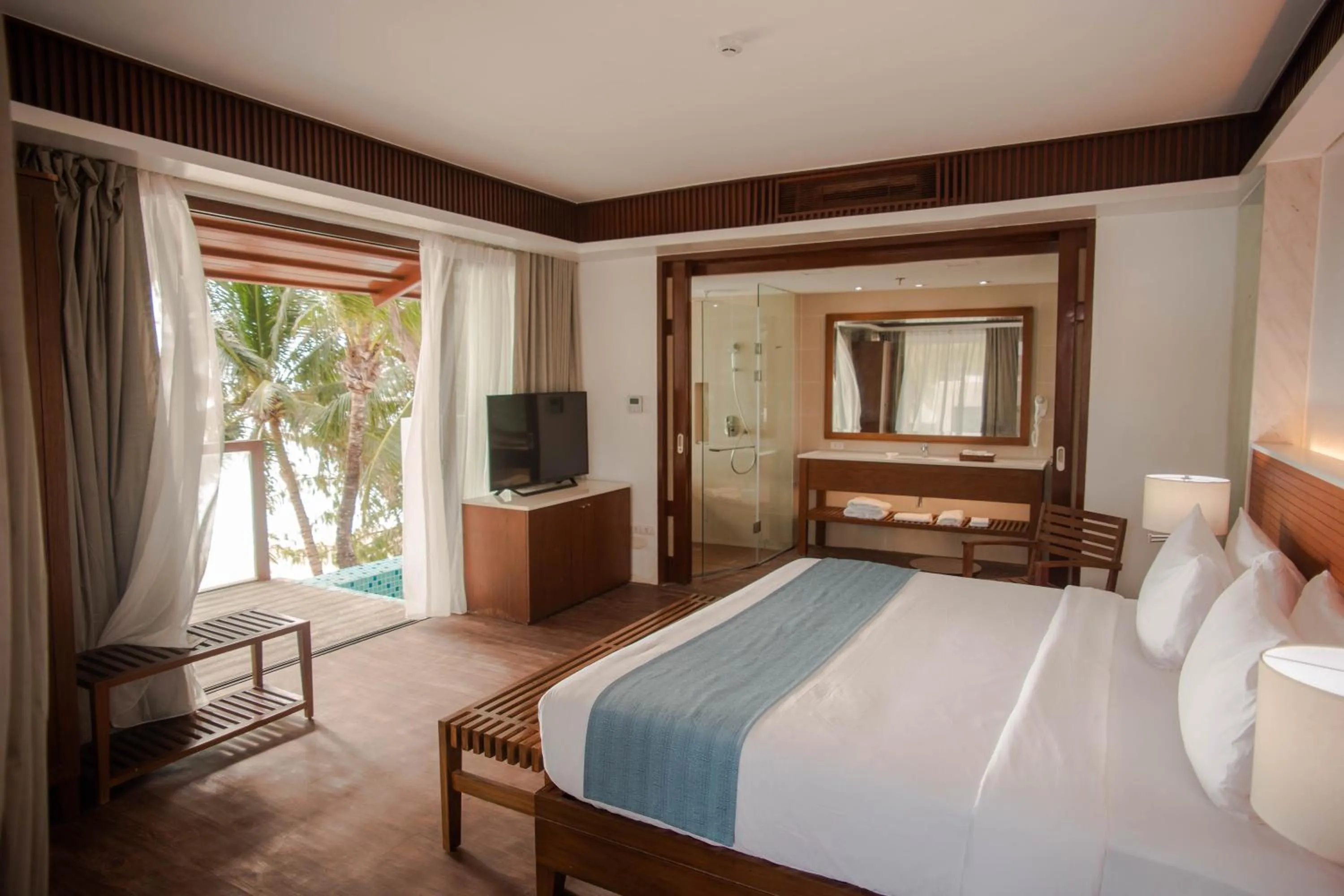 Photo of the whole room, Bed in Mandarin White Sand Boracay