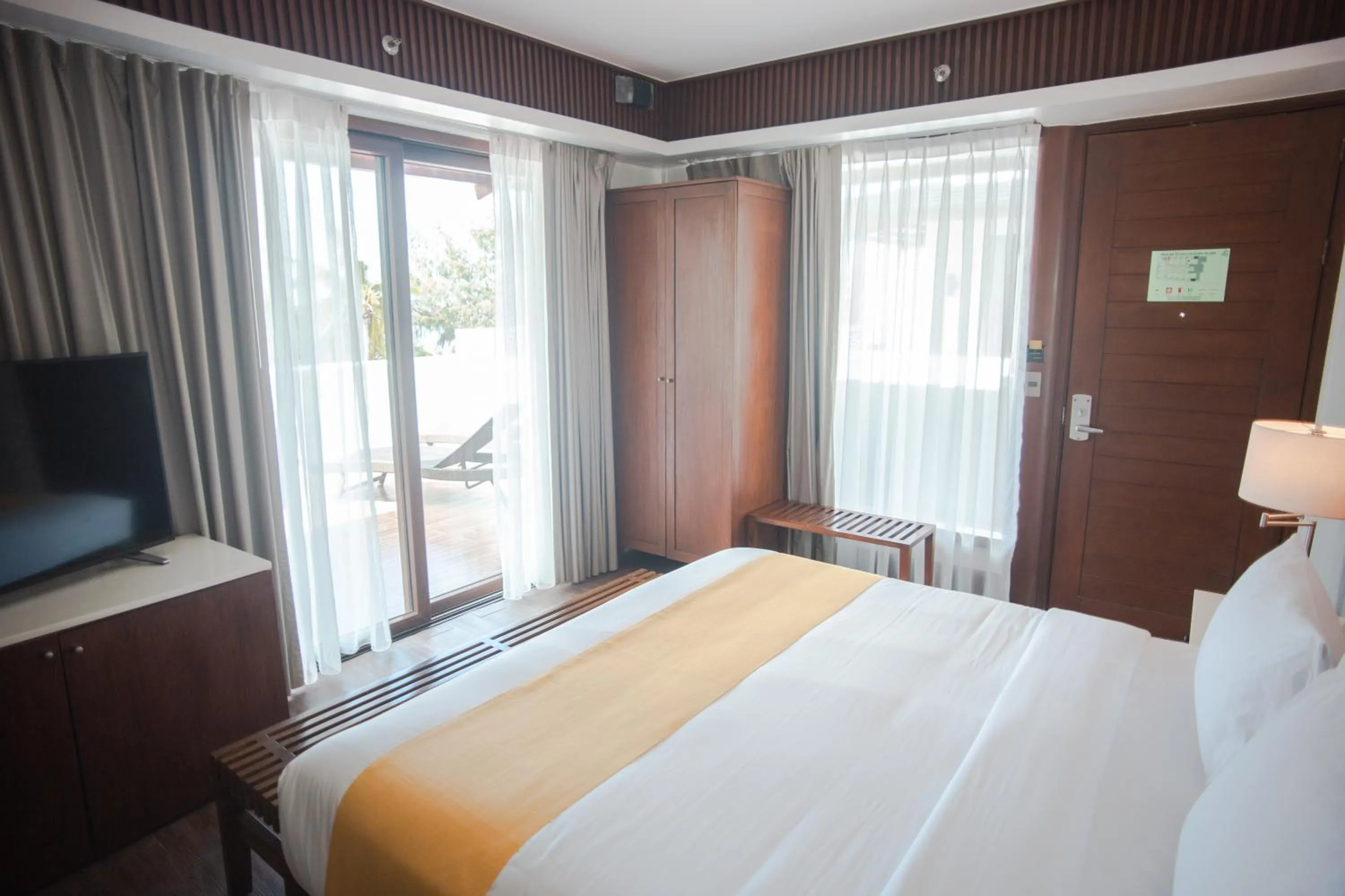 Bed in Mandarin White Sand Boracay