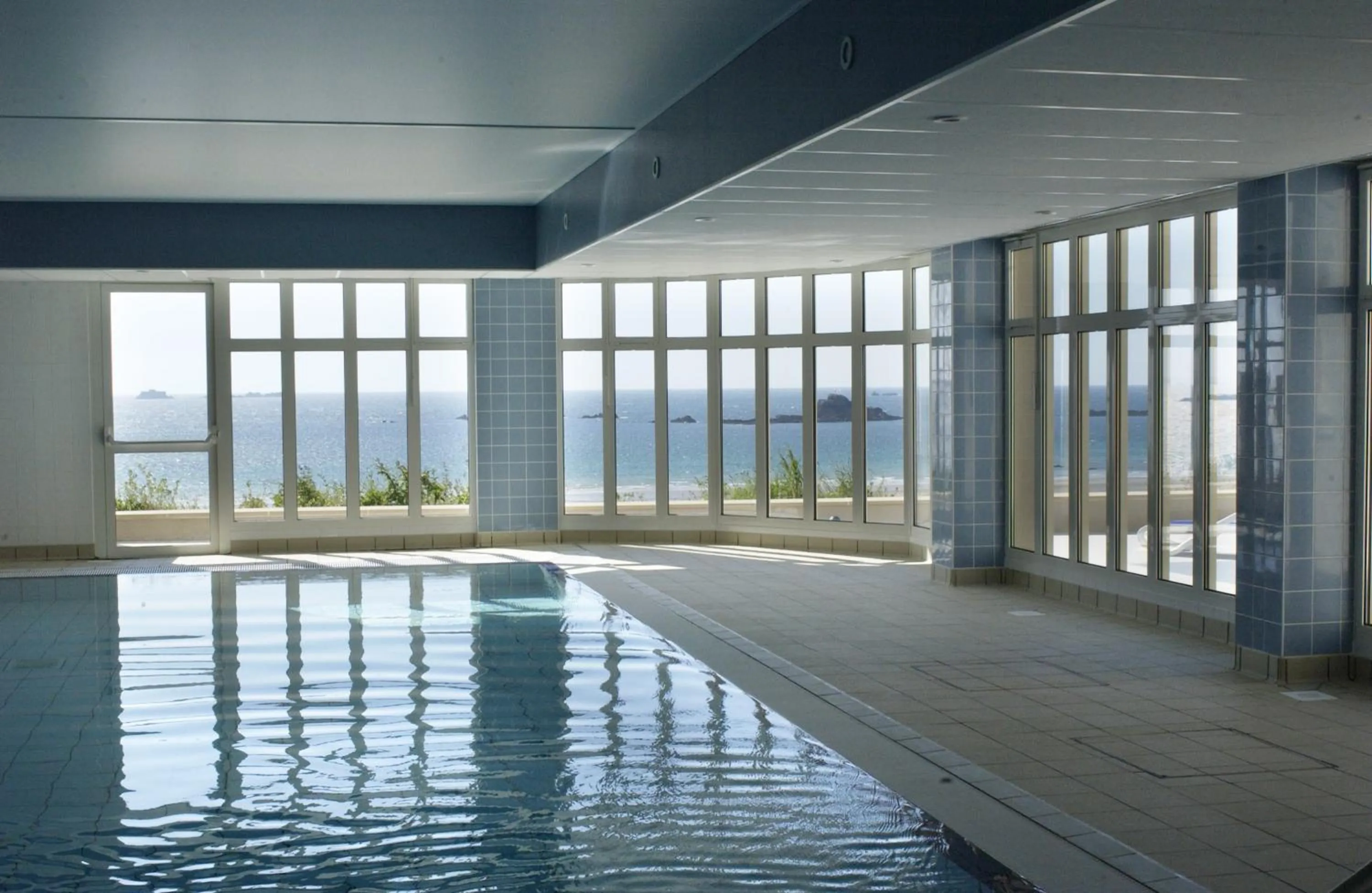 Swimming pool in Residence Reine Marine
