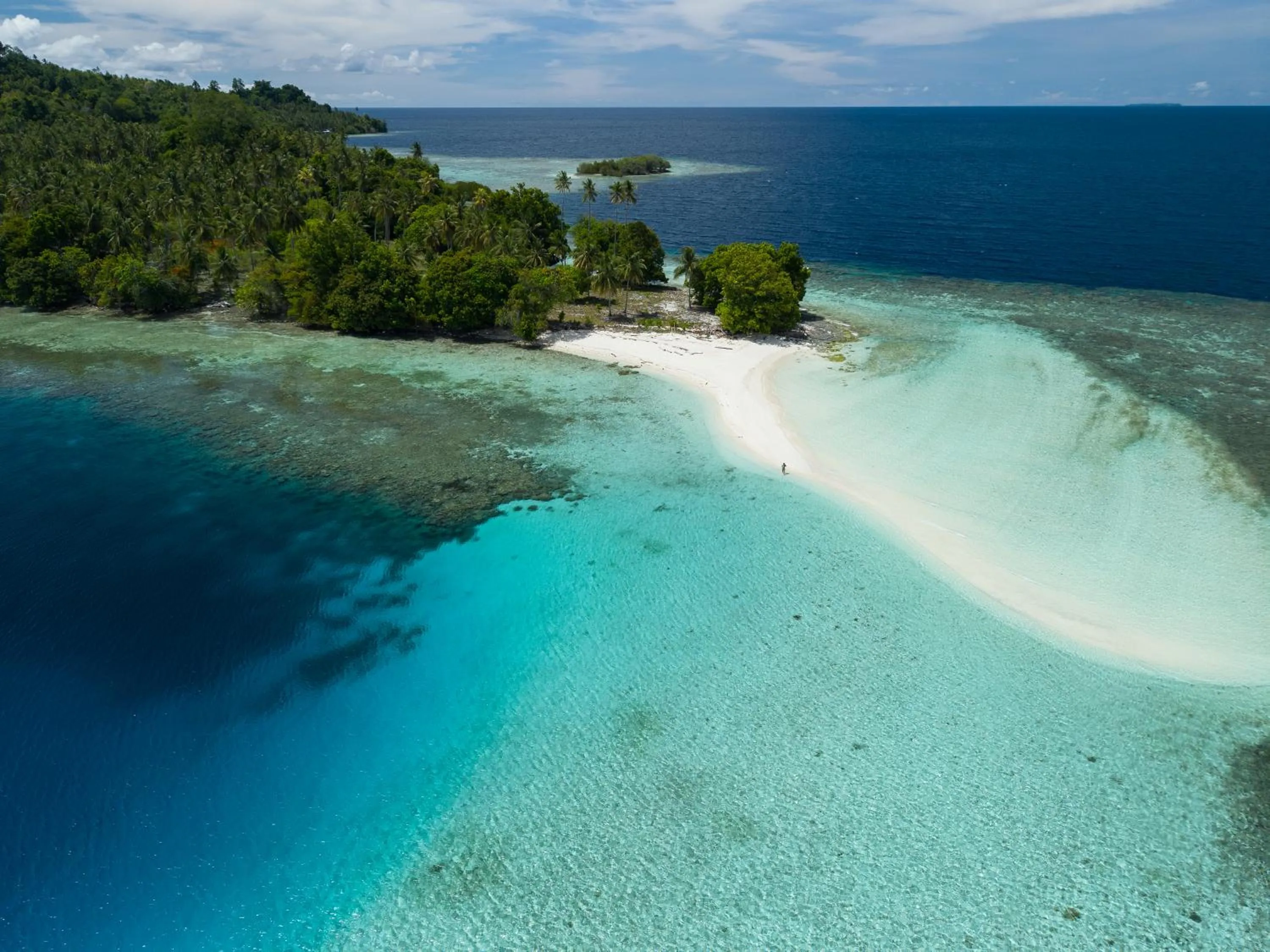 Reconnect - Private Island Resort & Dive Center Togean - Buka Buka Island