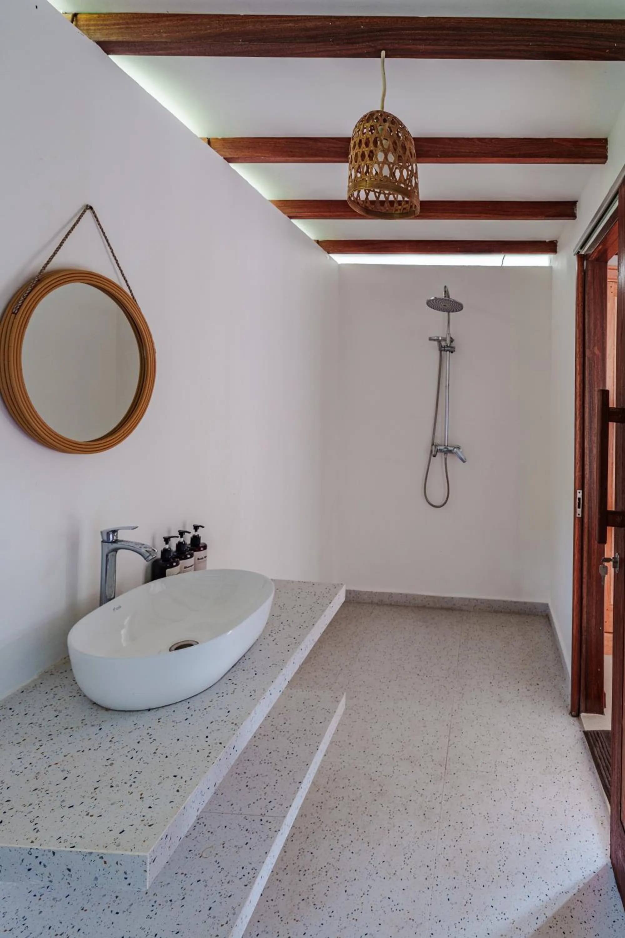 Reconnect - Private Island Resort & Dive Center Togean - Buka Buka Island