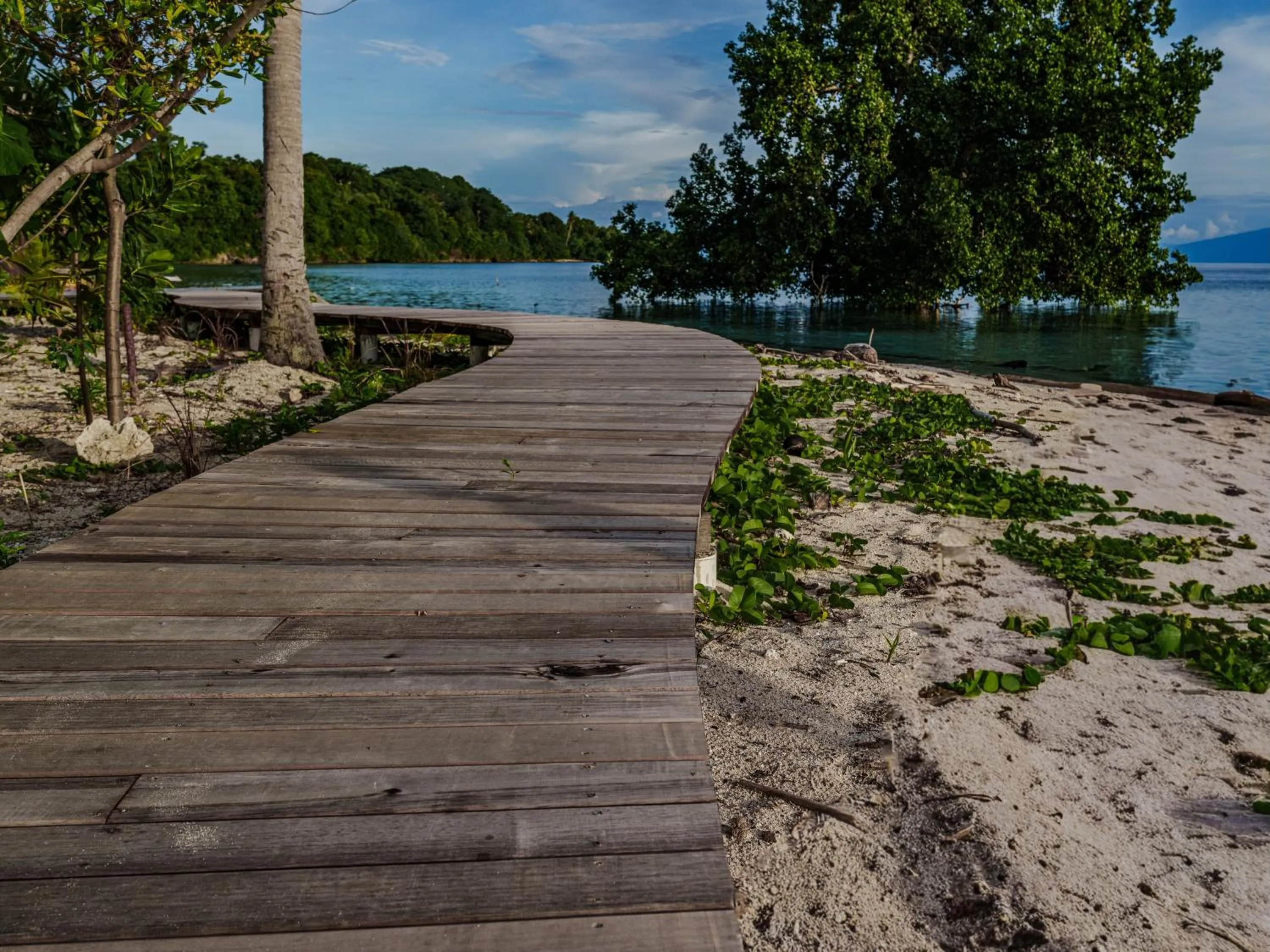 Reconnect - Private Island Resort & Dive Center Togean - Buka Buka Island
