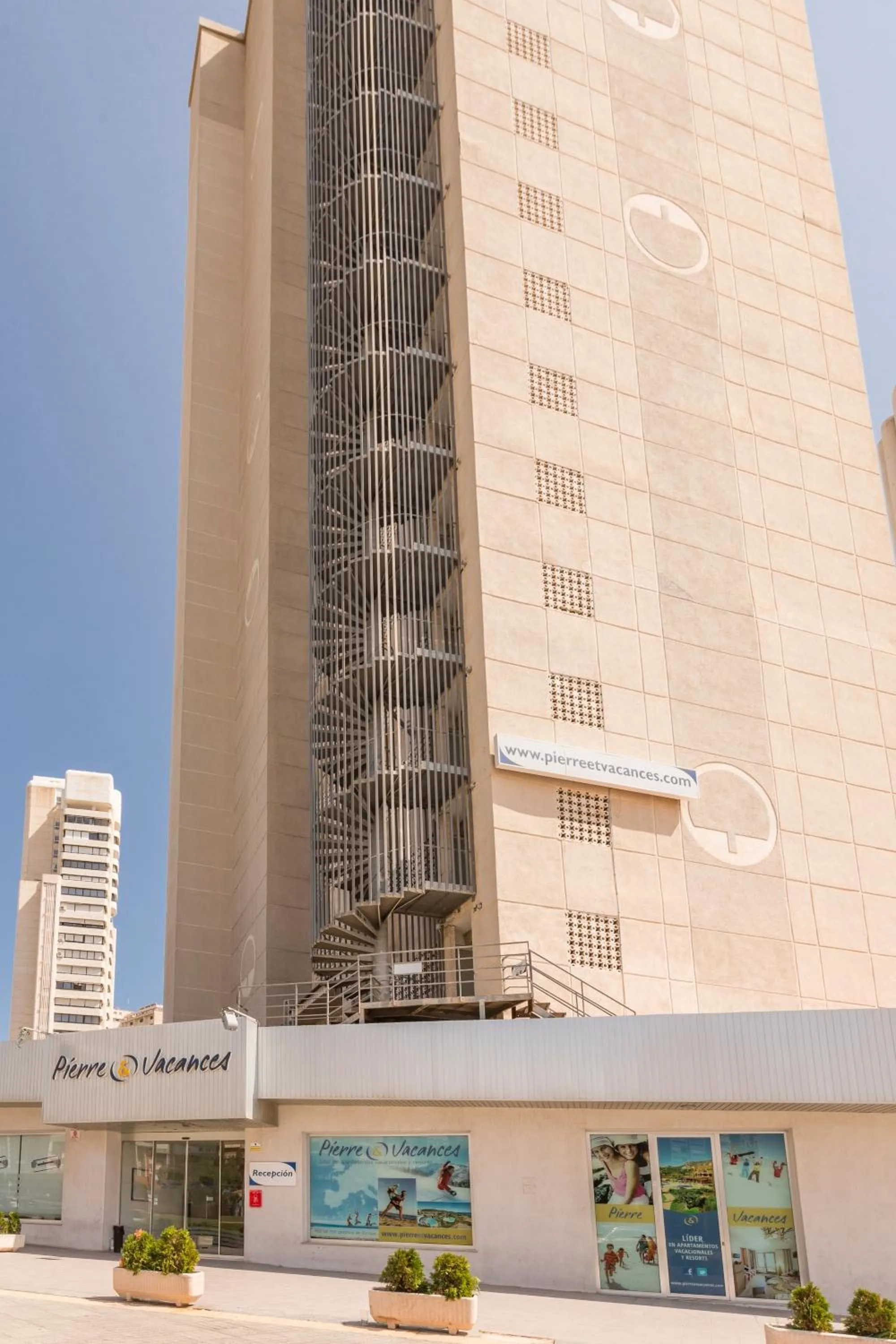 Facade/entrance in Pierre & Vacances Benidorm Levante - Adults Recommended