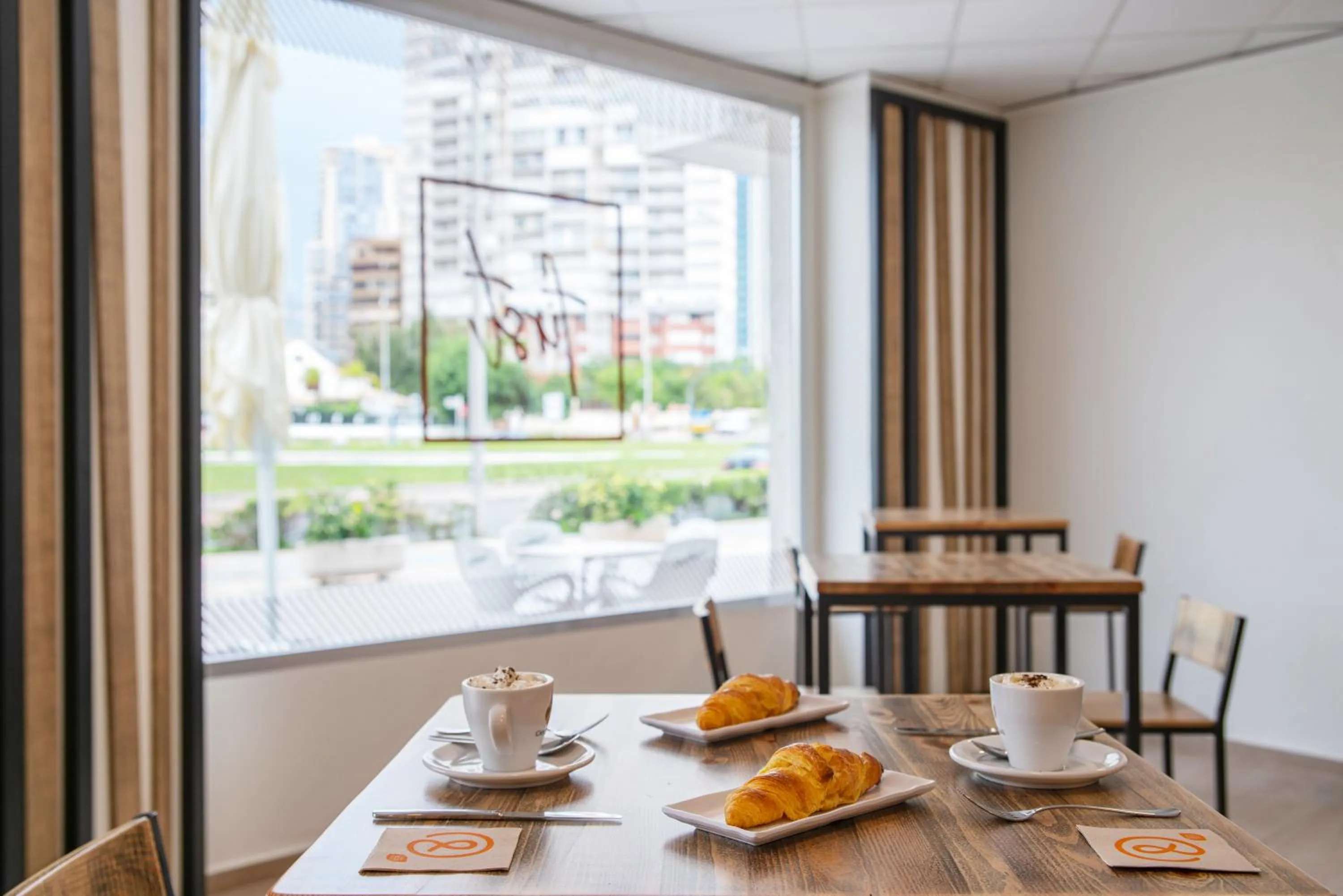 Food and drinks in Pierre & Vacances Benidorm Levante - Adults Recommended