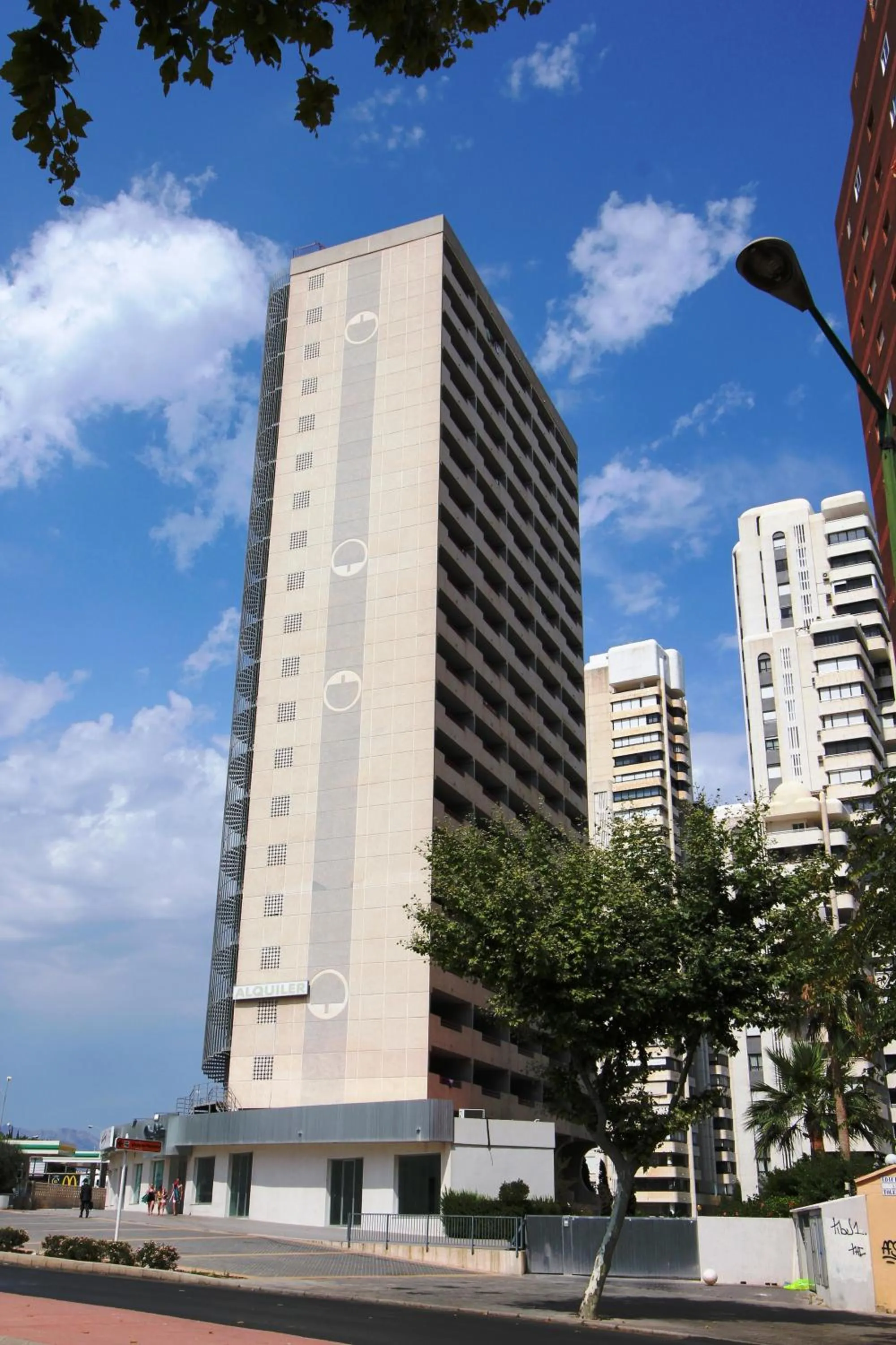 Facade/entrance in Pierre & Vacances Benidorm Levante - Adults Recommended