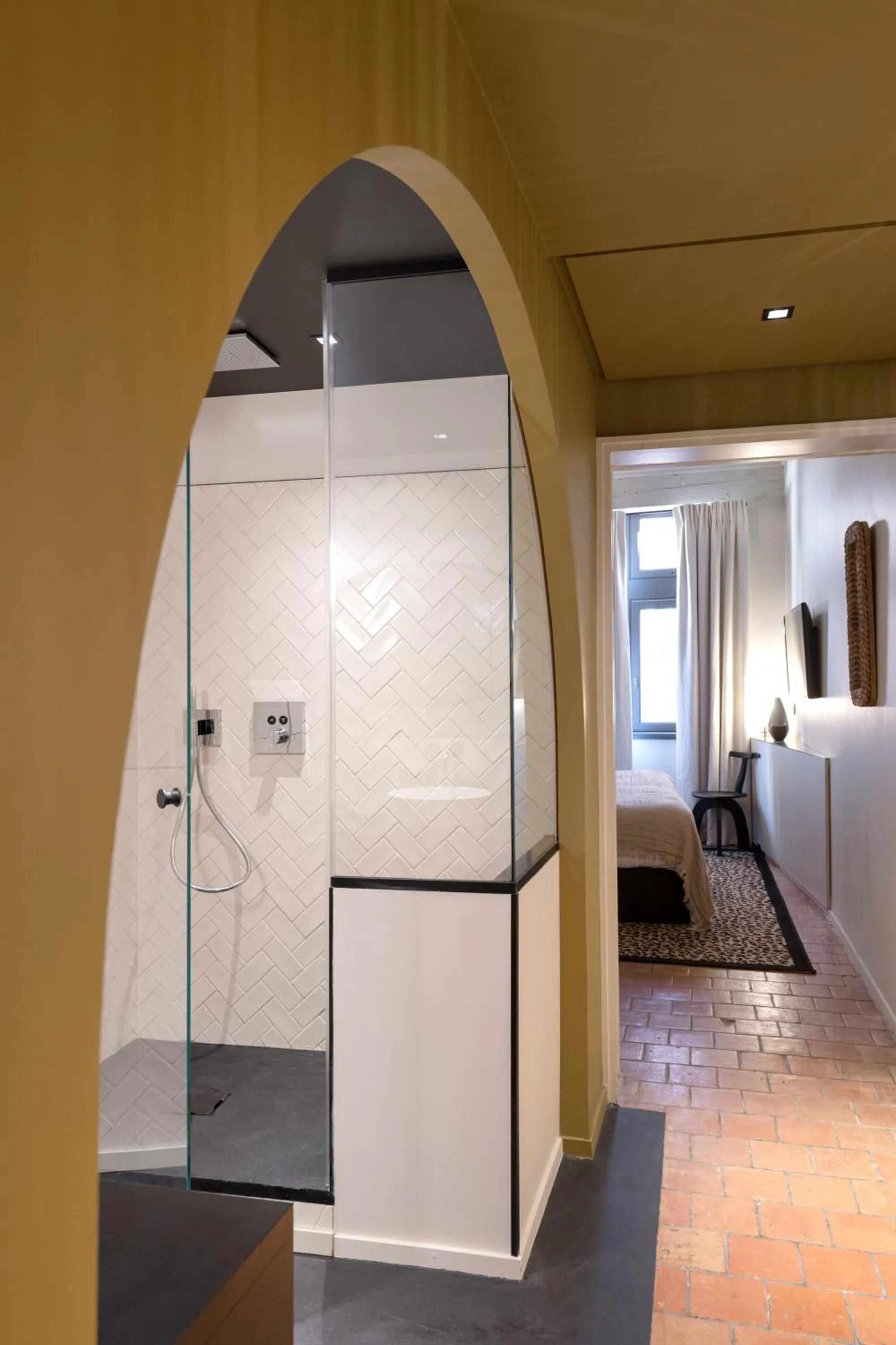 Shower, Bed in MiHotel Tour Rose