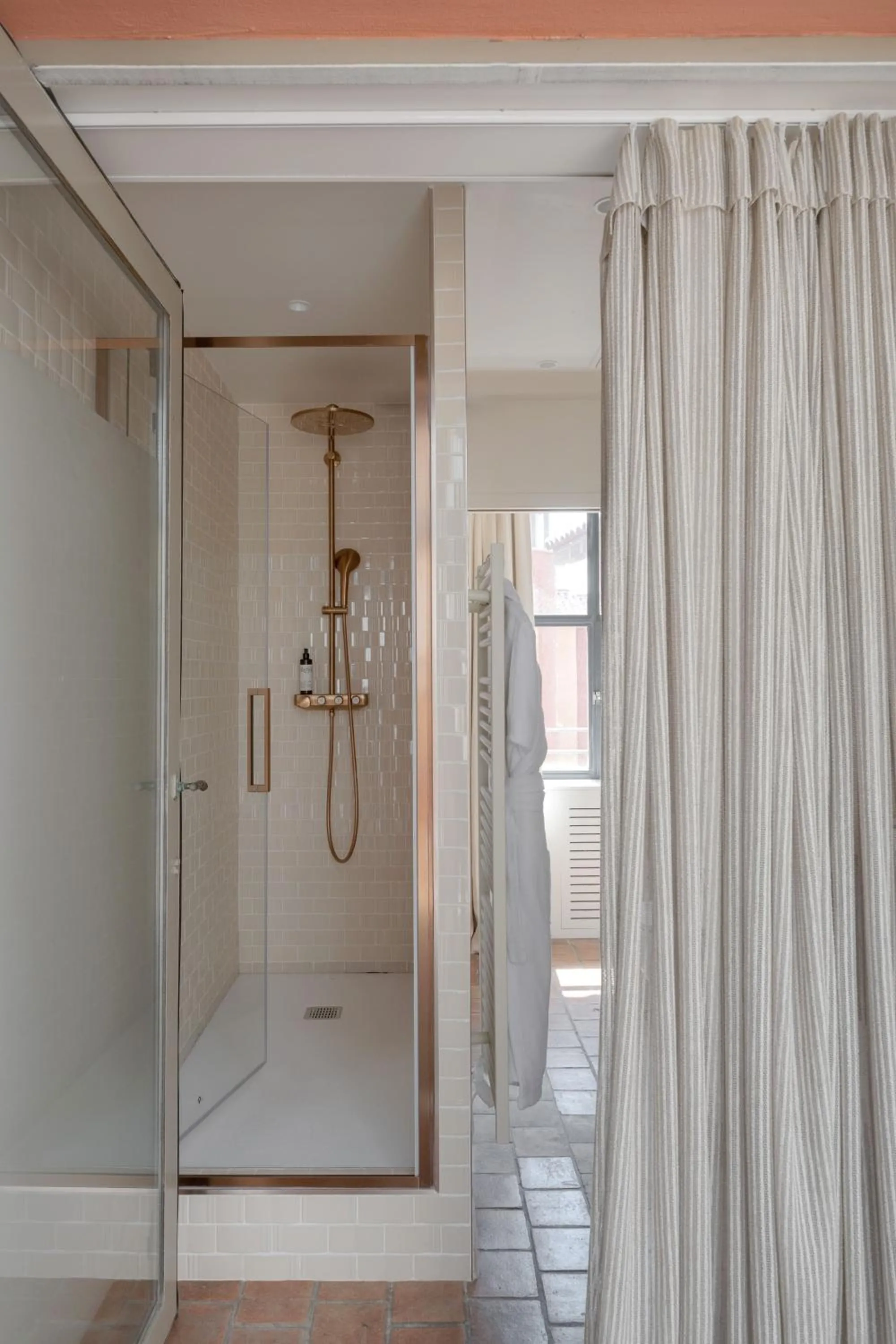 Shower in MiHotel Tour Rose