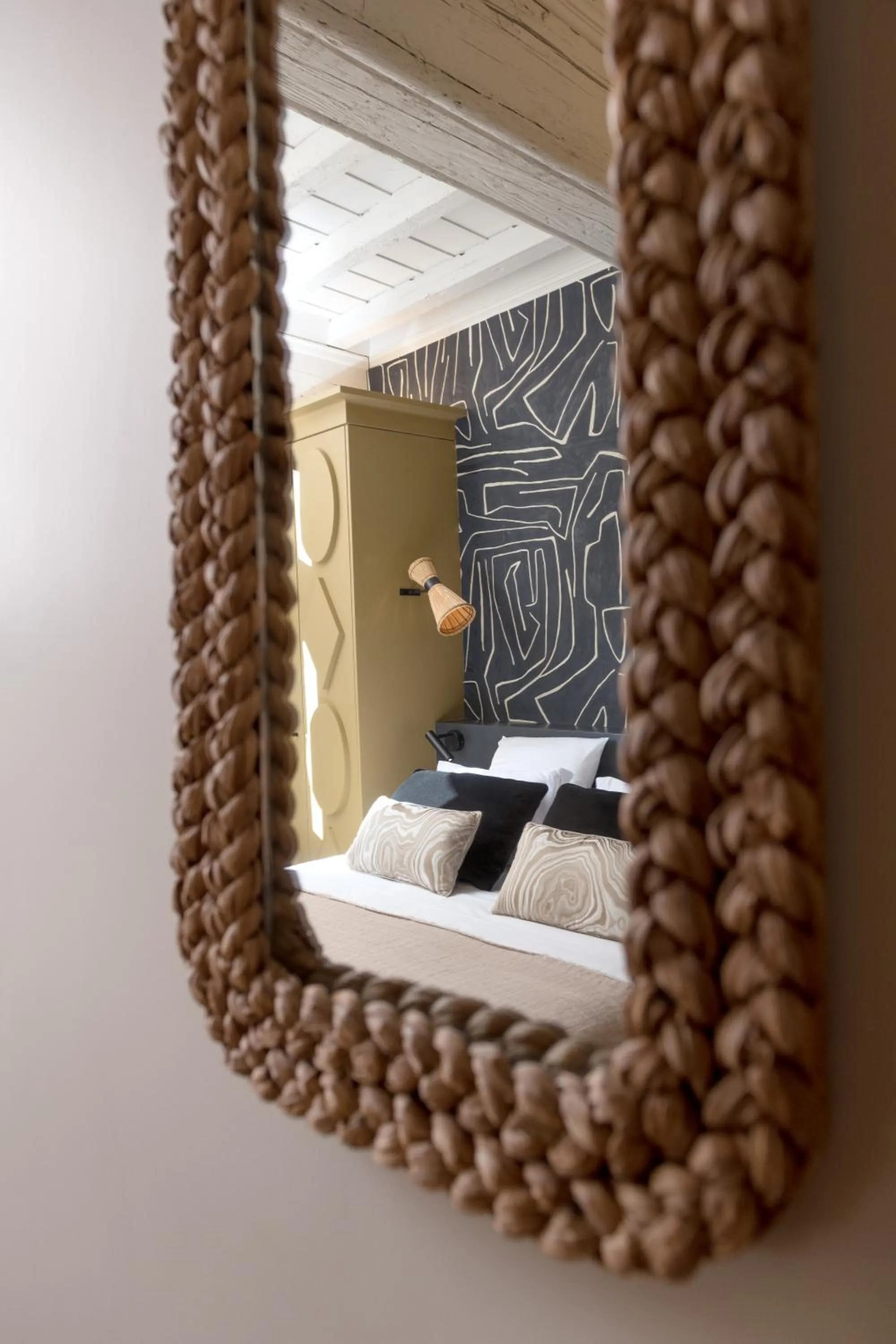 Decorative detail, Bed in MiHotel Tour Rose