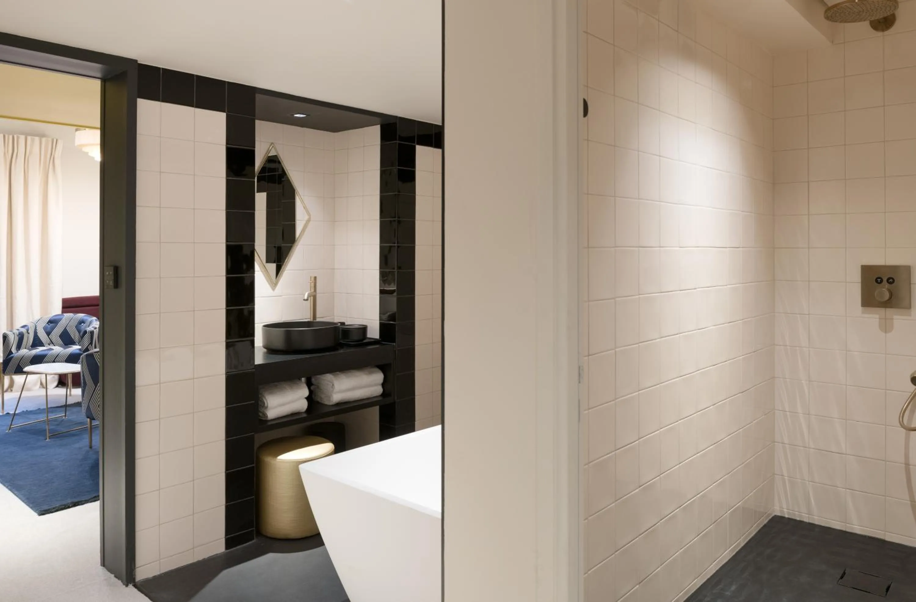 Bathroom, Bed in MiHotel Tour Rose