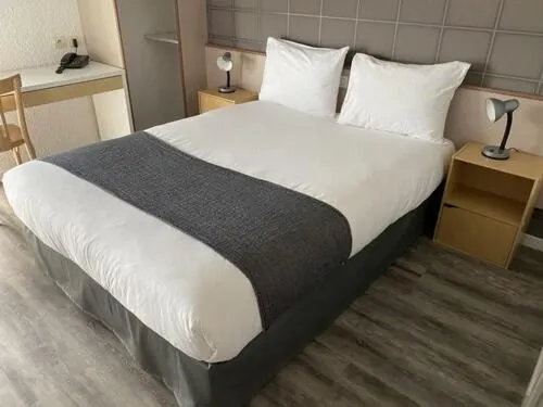 Bedroom, Bed in Brit Hotel Argentan