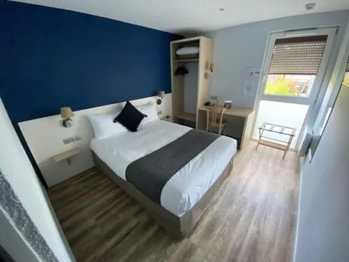 Bedroom, Bed in Brit Hotel Argentan