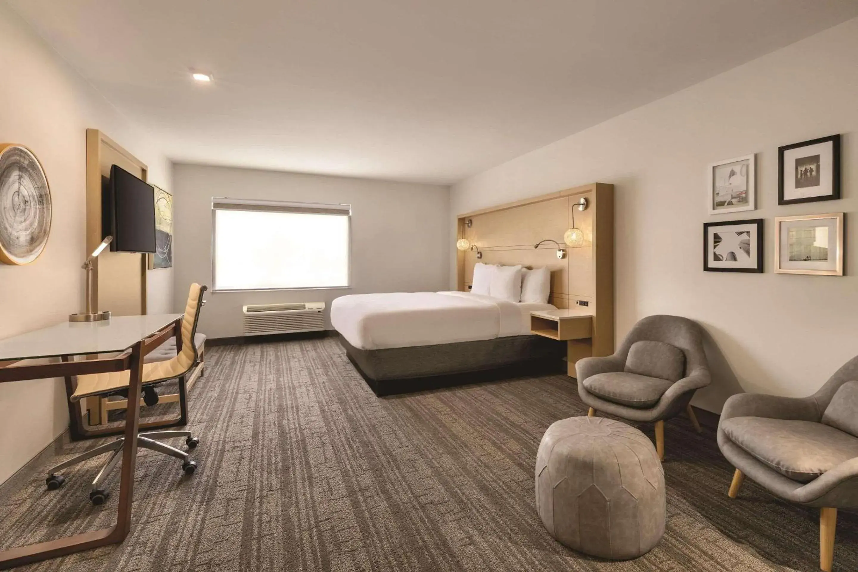 Bedroom, Bed in Radisson Hotel Atlanta Airport Bedroom, Bed in Radisson Hotel Atlanta Airport