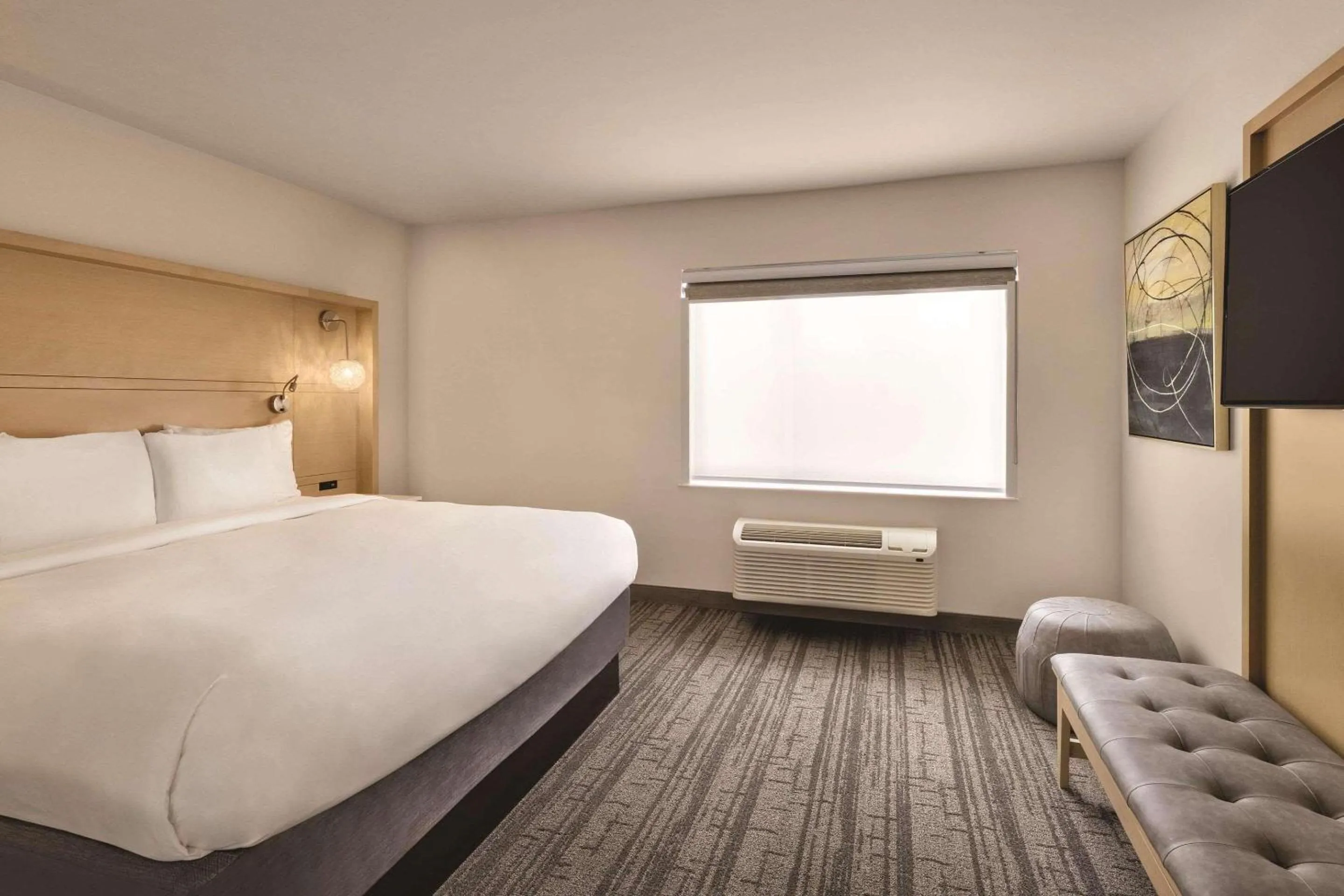 Bedroom, Bed in Radisson Hotel Atlanta Airport