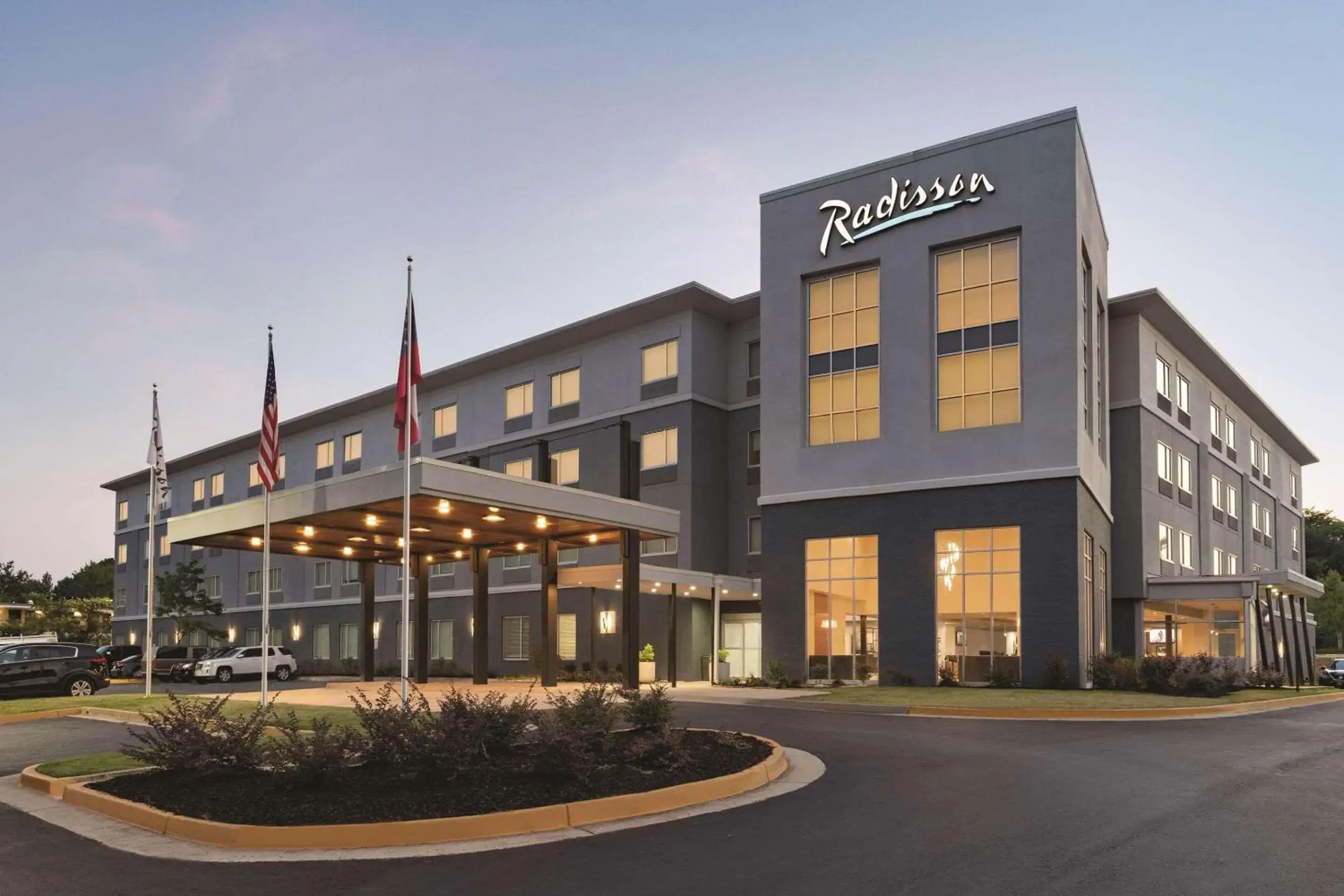 Property building in Radisson Hotel Atlanta Airport Property building in Radisson Hotel Atlanta Airport