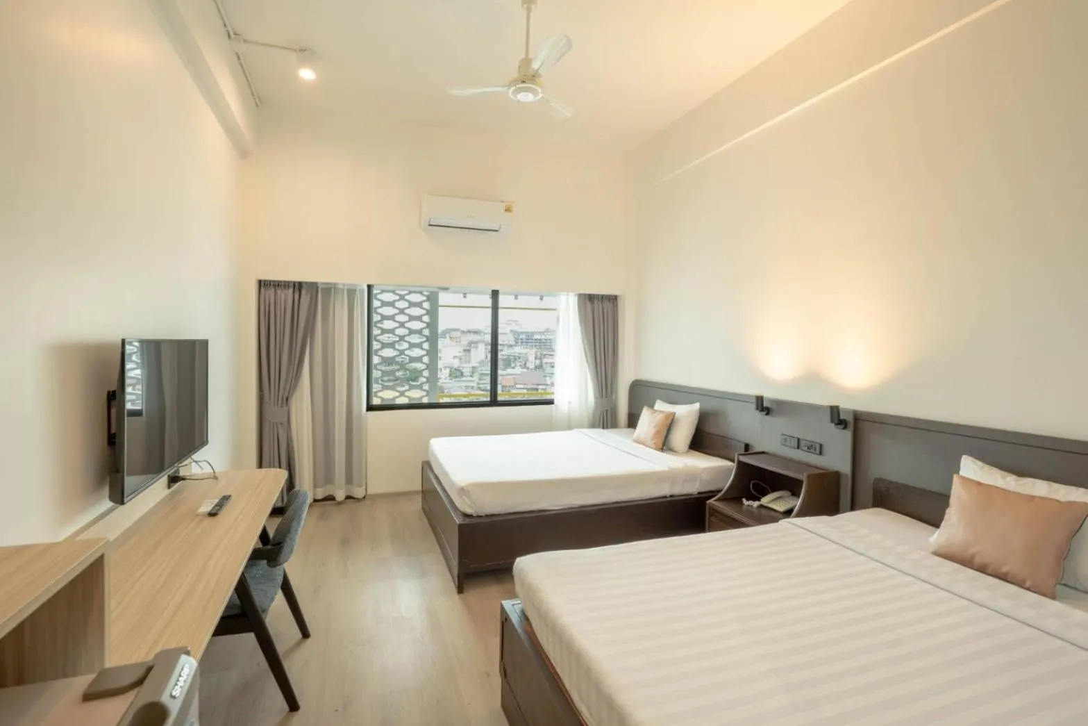 Bed in The Krungkasem Srikrung Hotel