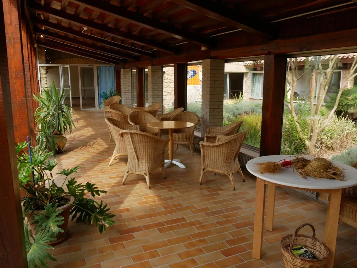 Patio in Vacances Bleues Hôtel Castel Luberon