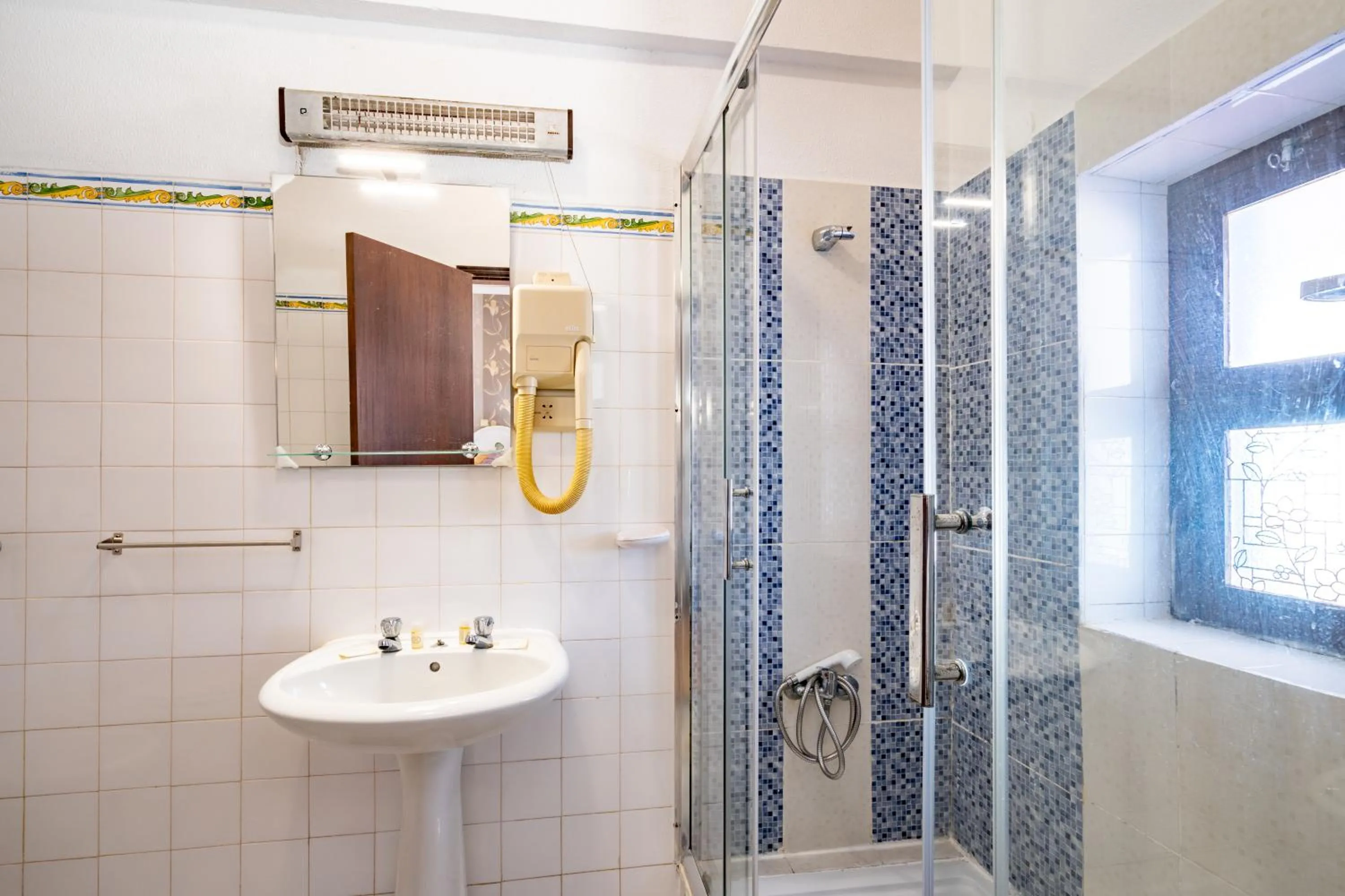 Bathroom in Quinta das Varandas by Umbral