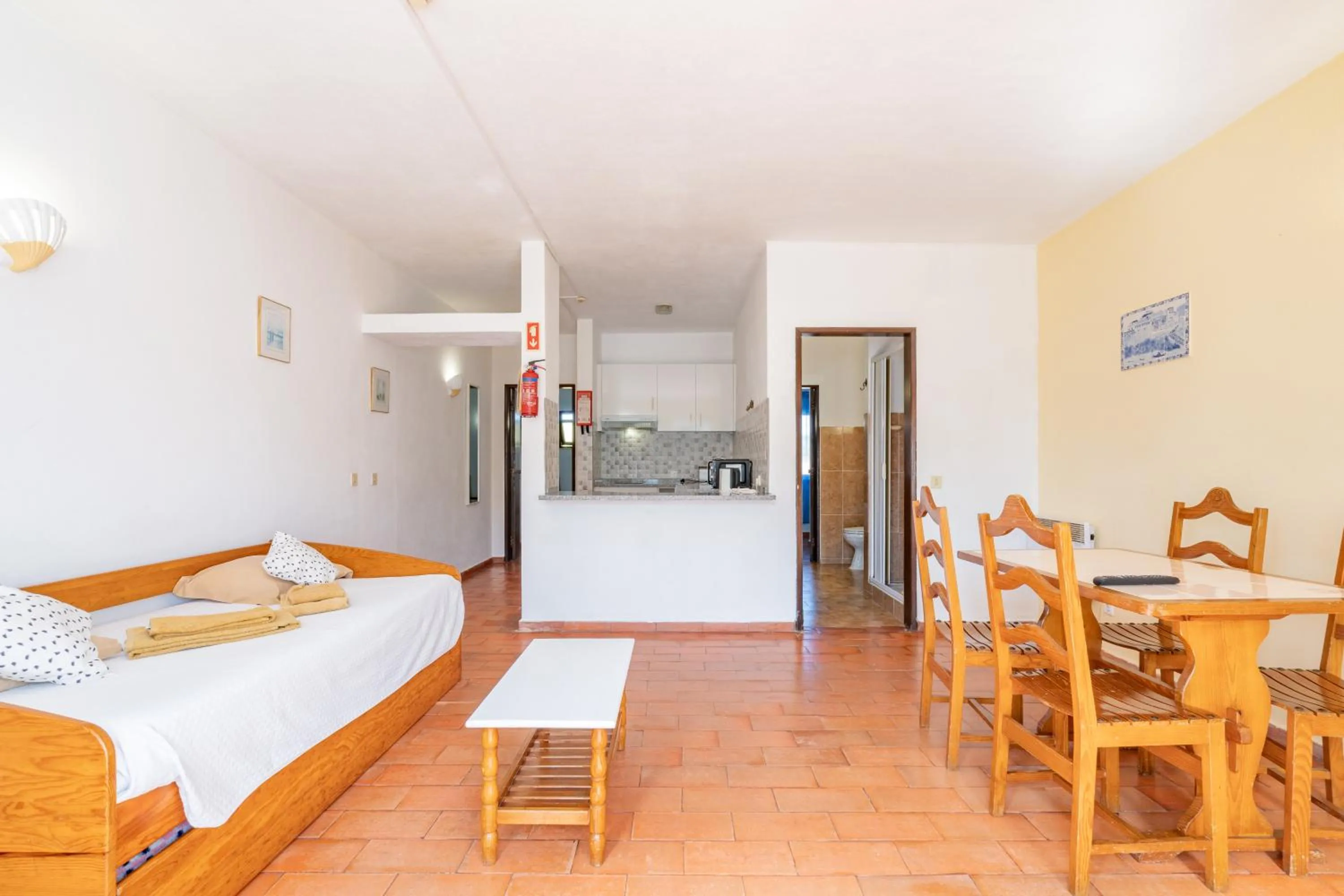 Kitchen or kitchenette, Bed in Quinta das Varandas by Umbral