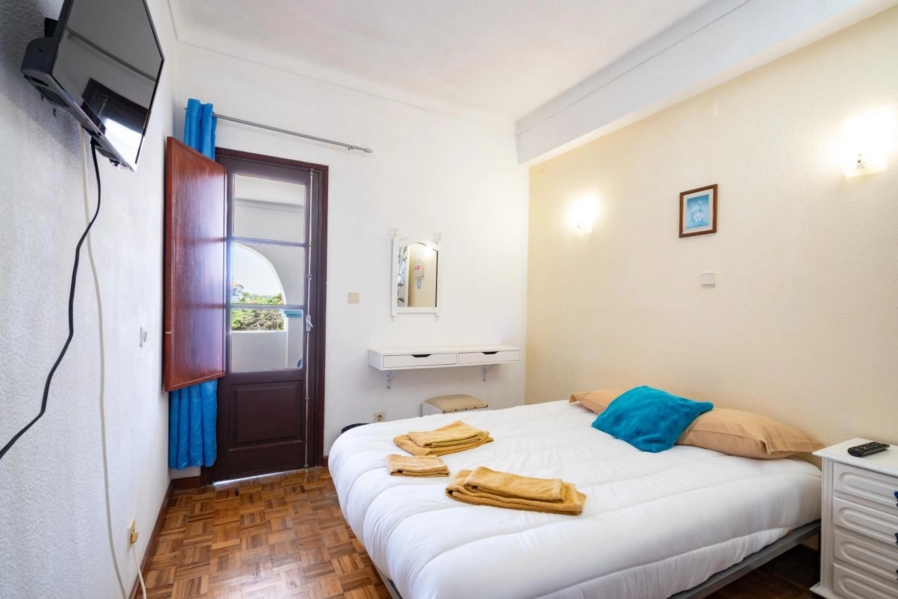 Bedroom, Bed in Quinta das Varandas by Umbral