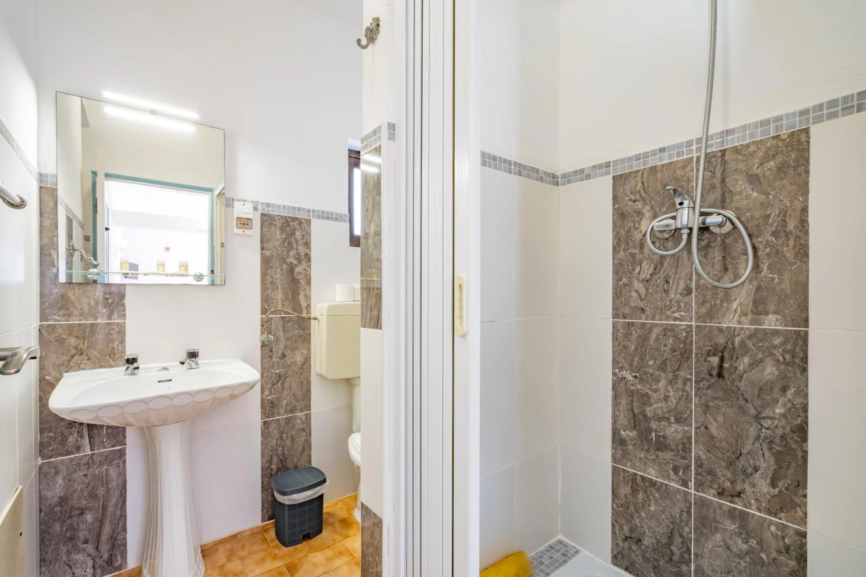 Bathroom in Quinta das Varandas by Umbral
