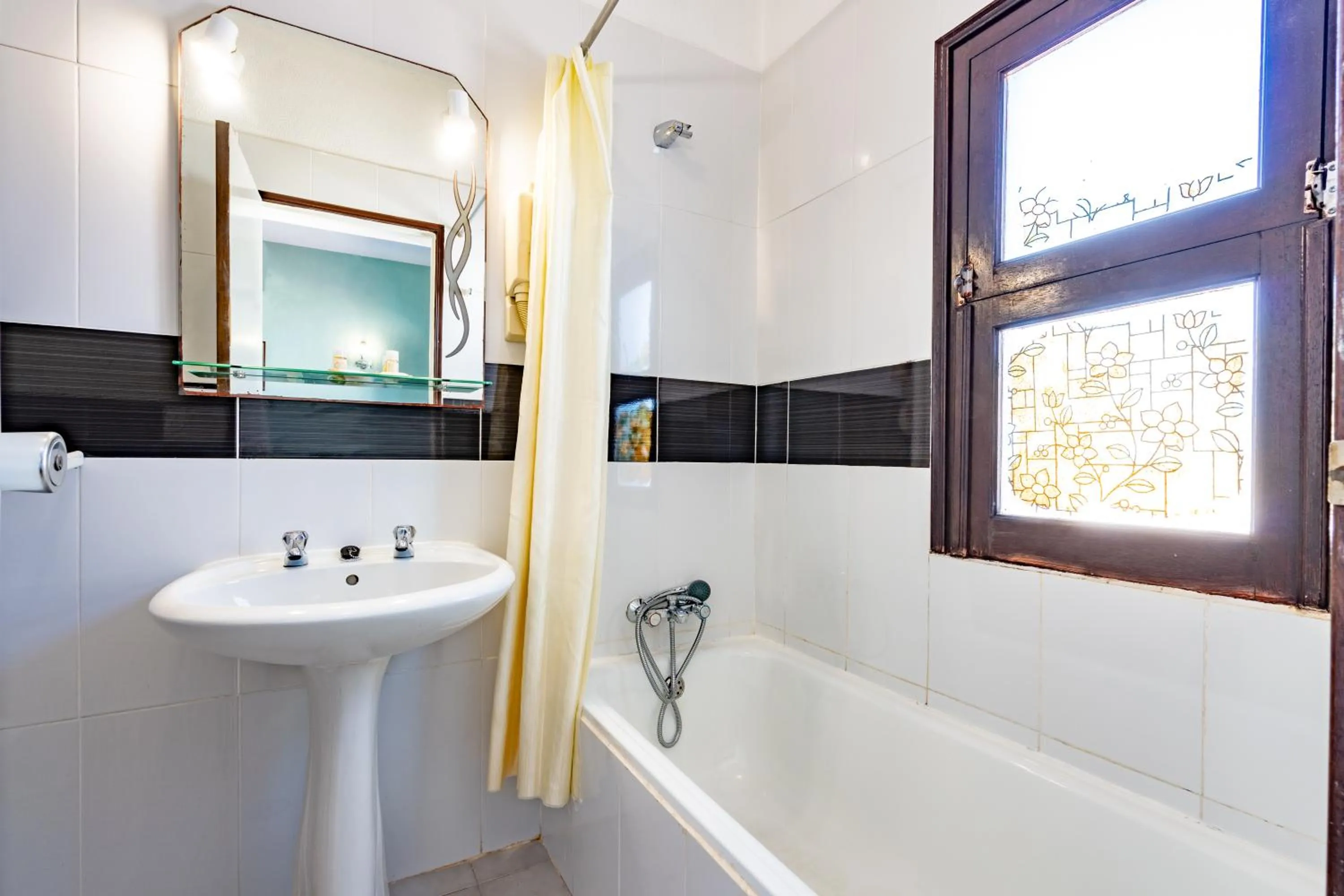 Bathroom in Quinta das Varandas by Umbral