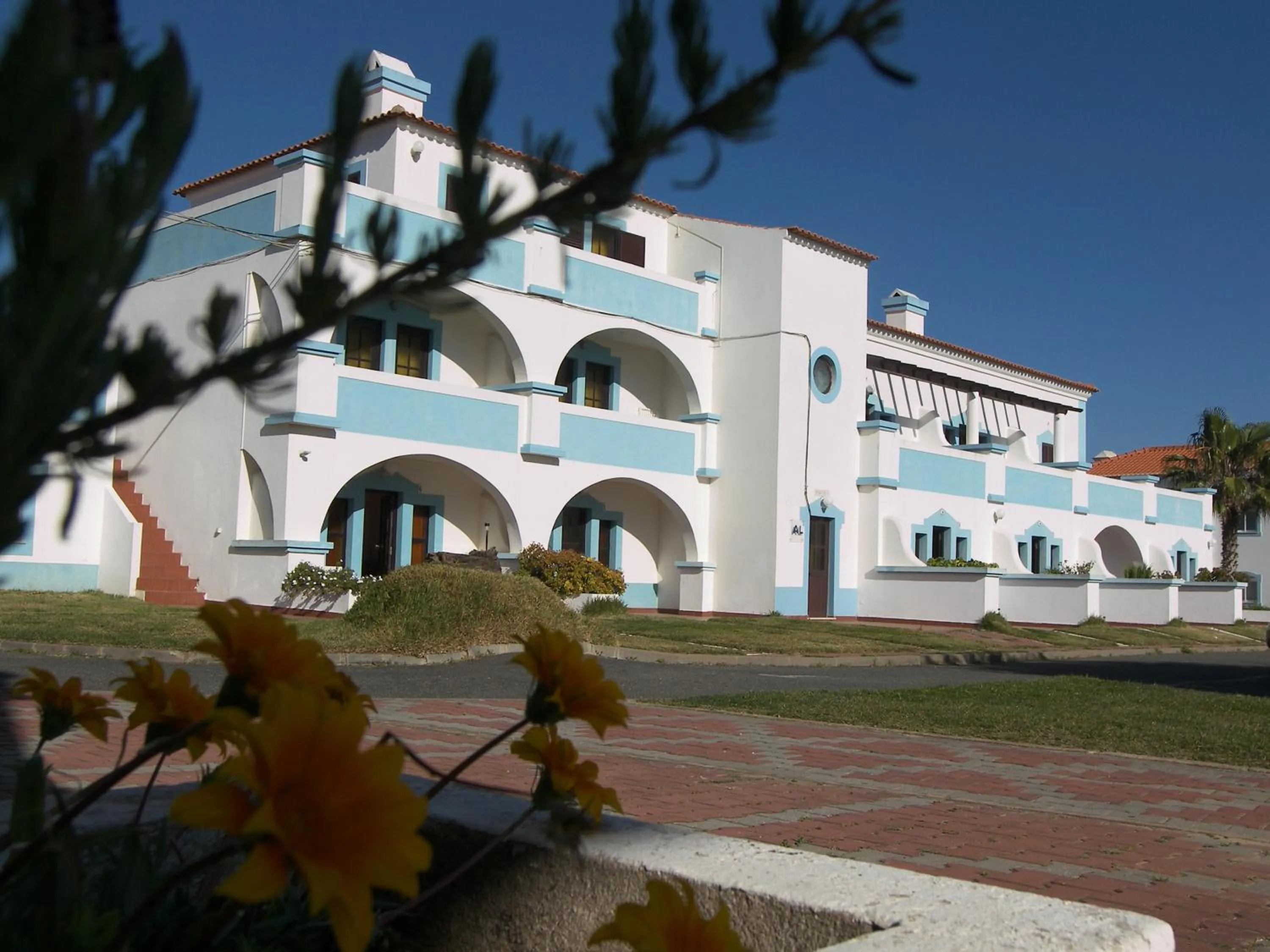 Facade/entrance in Quinta das Varandas by Umbral