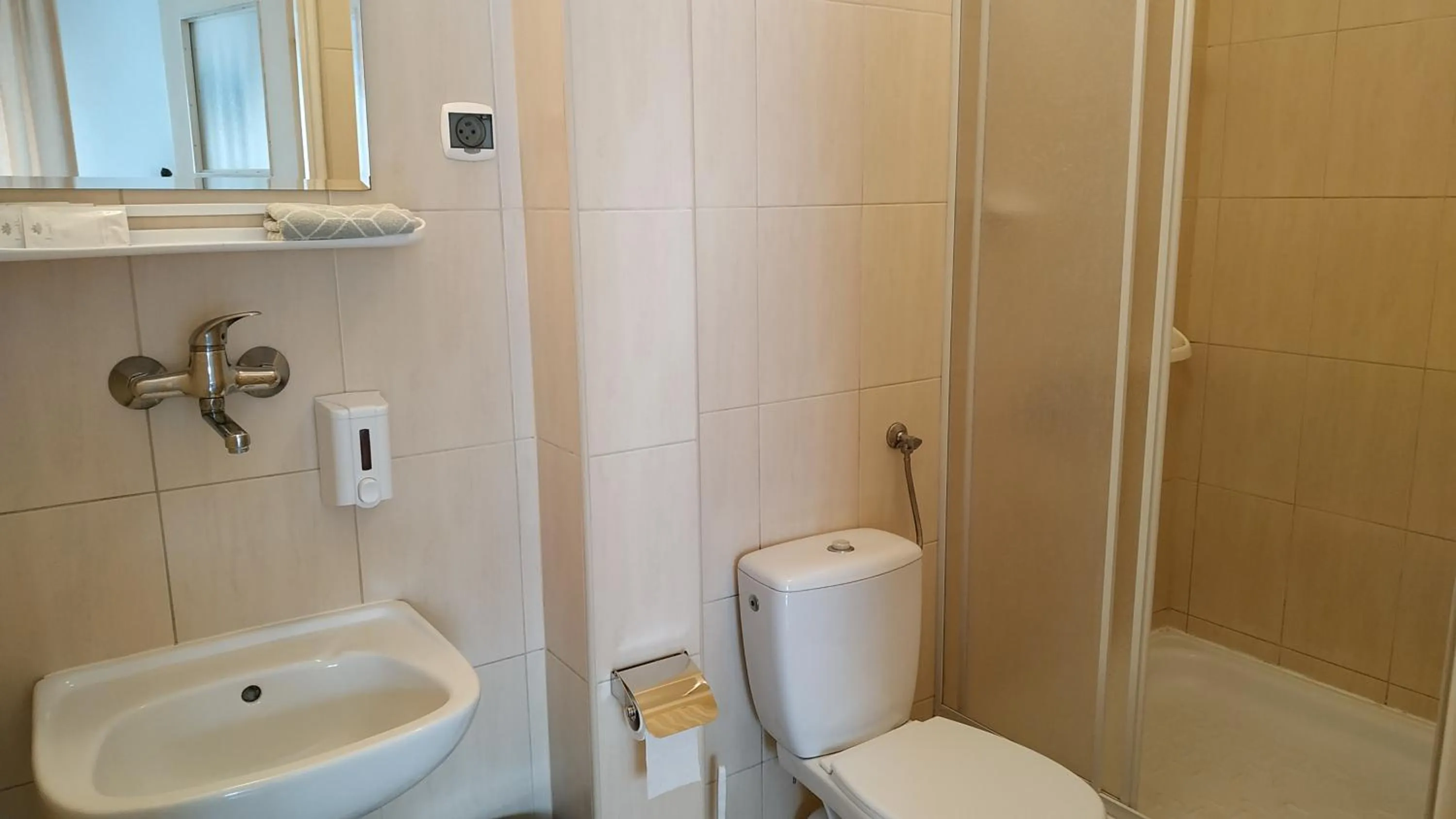 Bathroom in Hotel Eden 24h